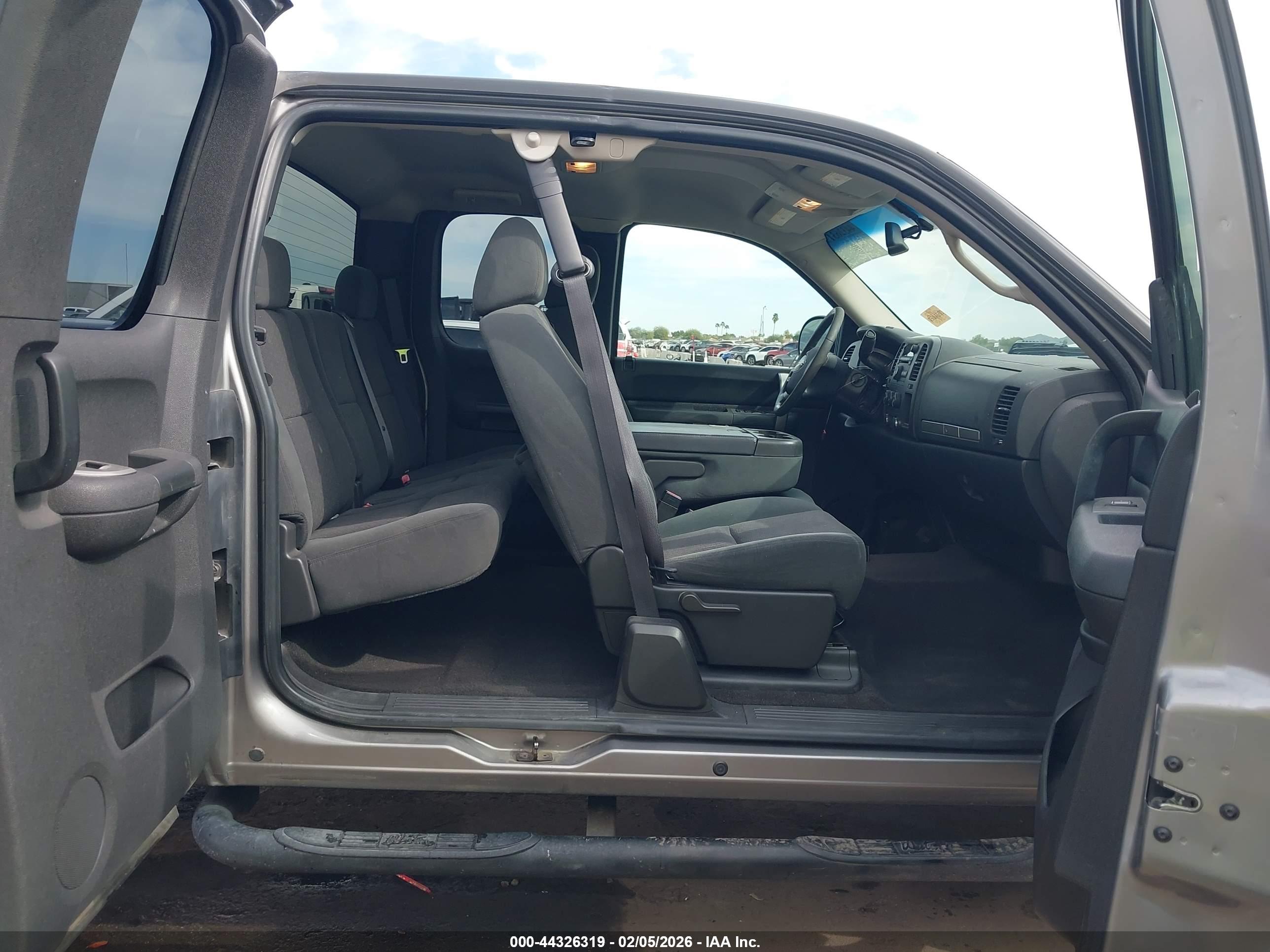 GMC SIERRA image 8