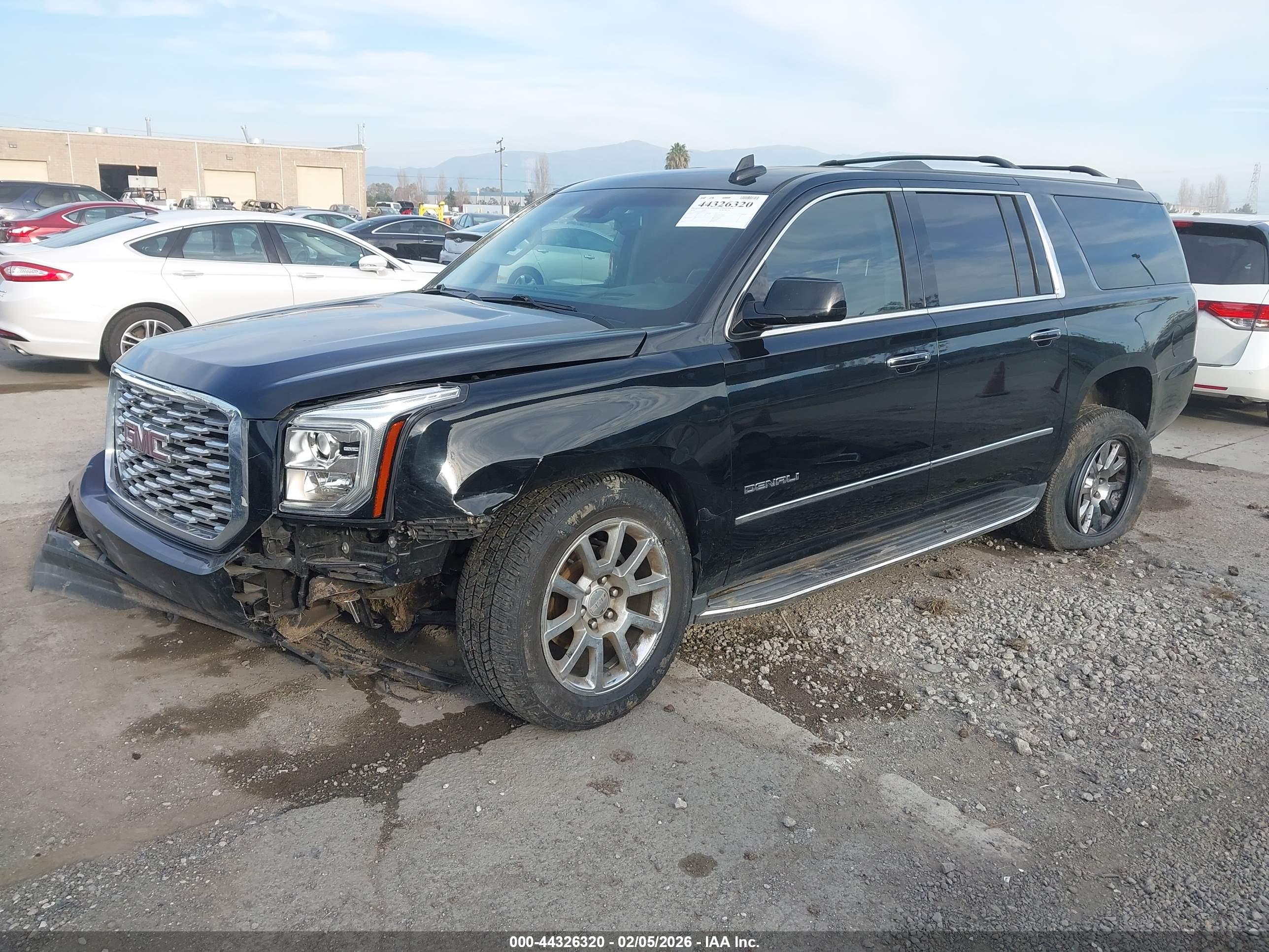GMC YUKON image 2