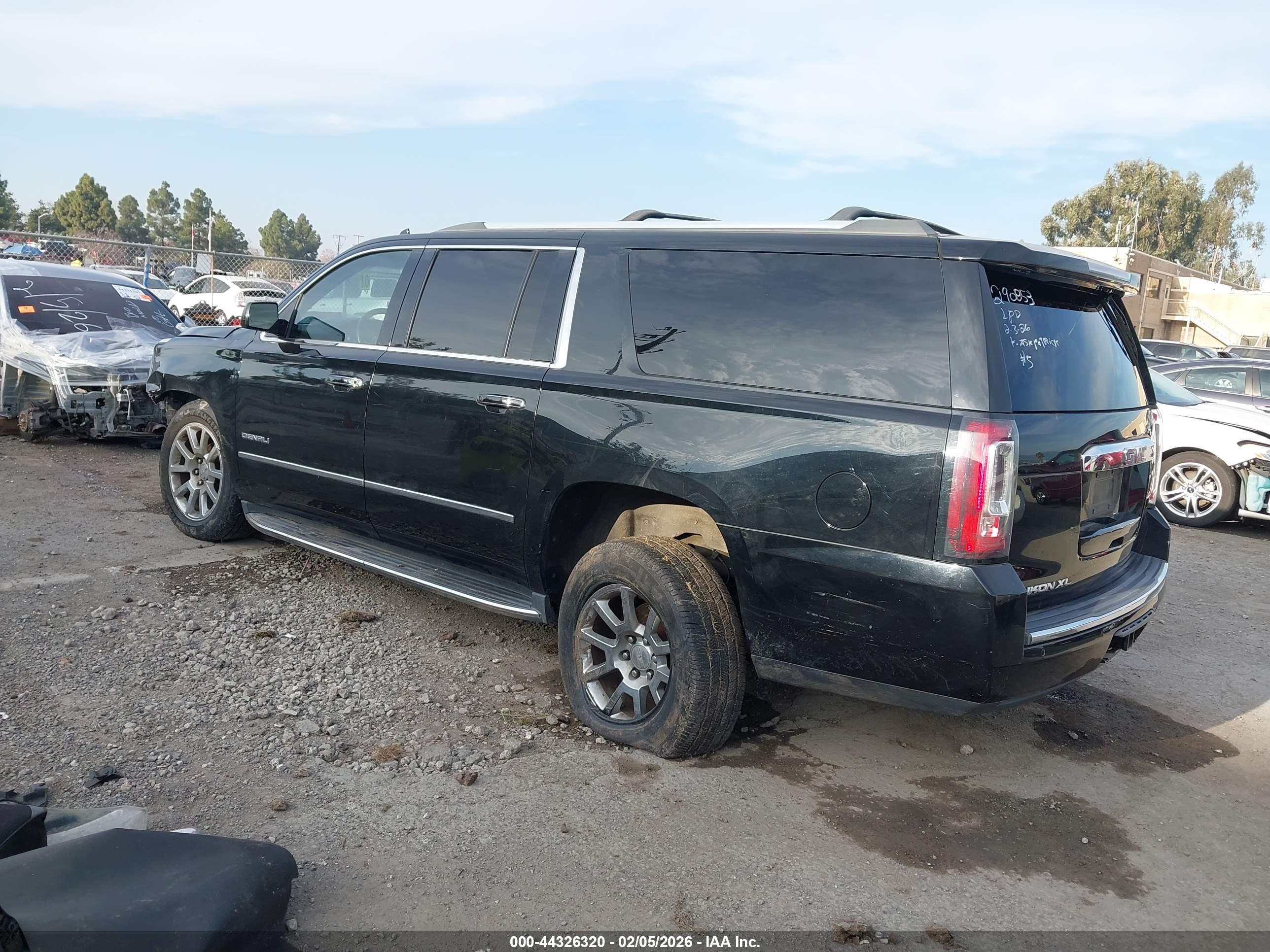 GMC YUKON image 3