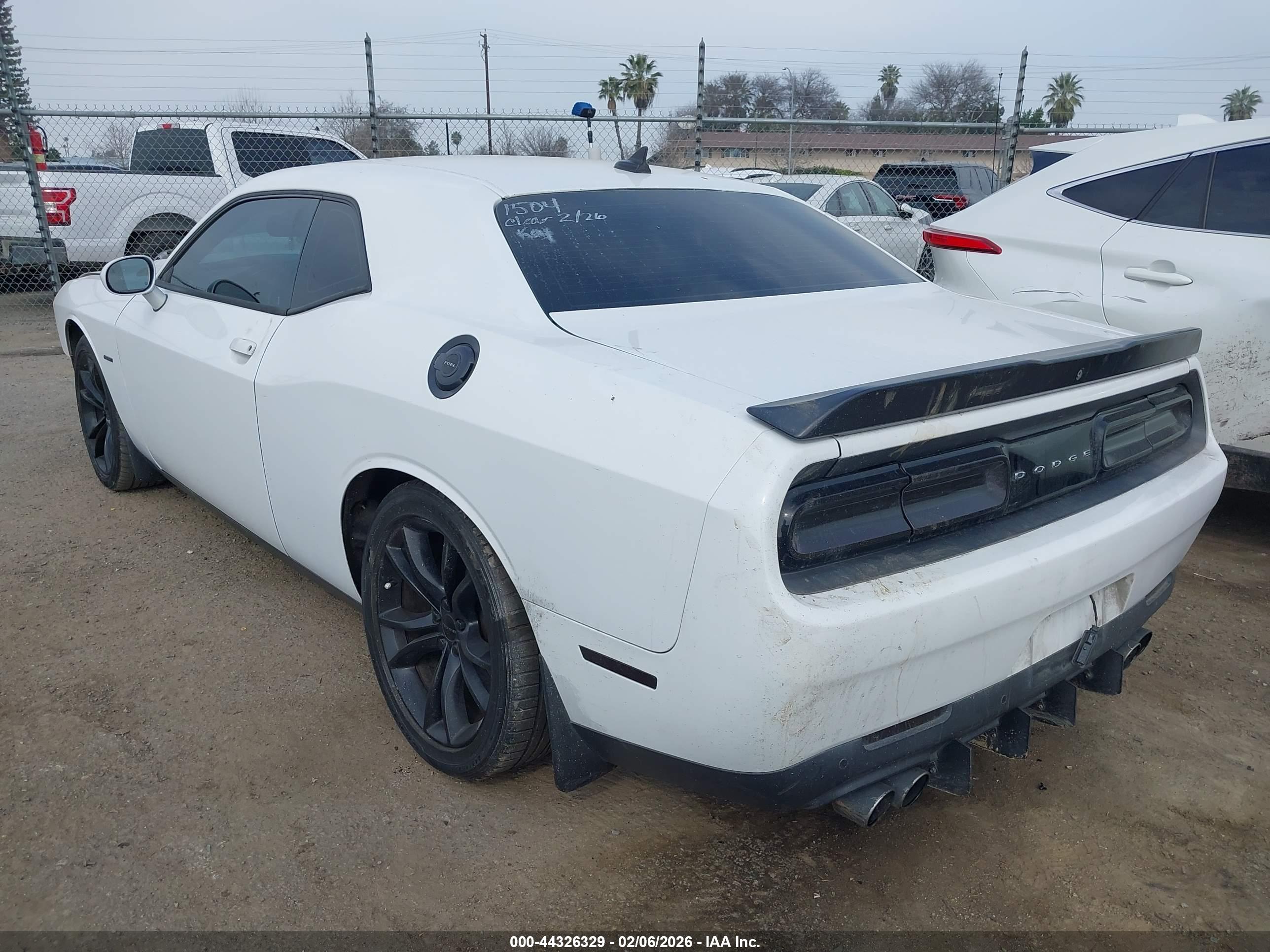 DODGE CHALLENGER image 3
