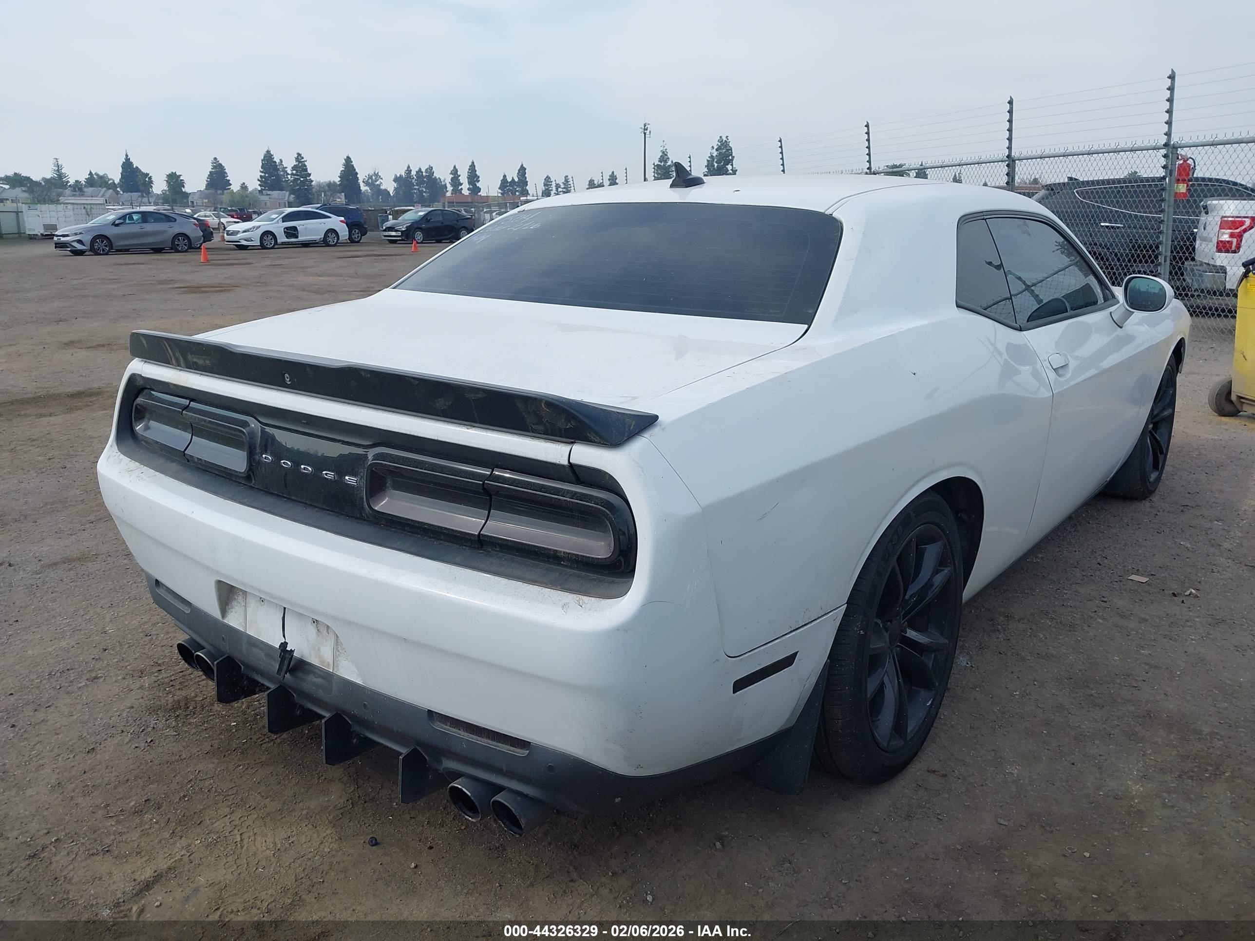 DODGE CHALLENGER image 4