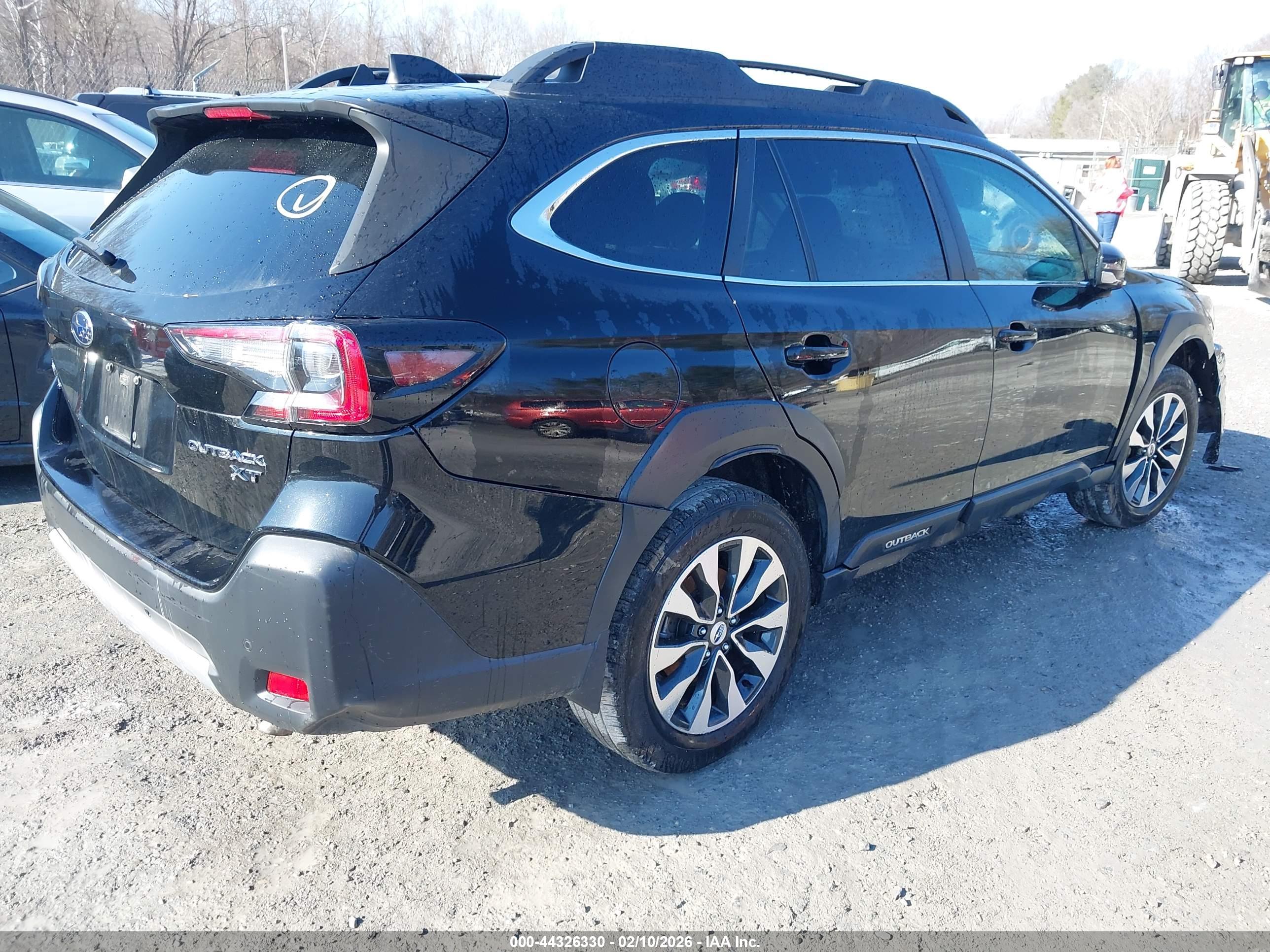 SUBARU OUTBACK image 4