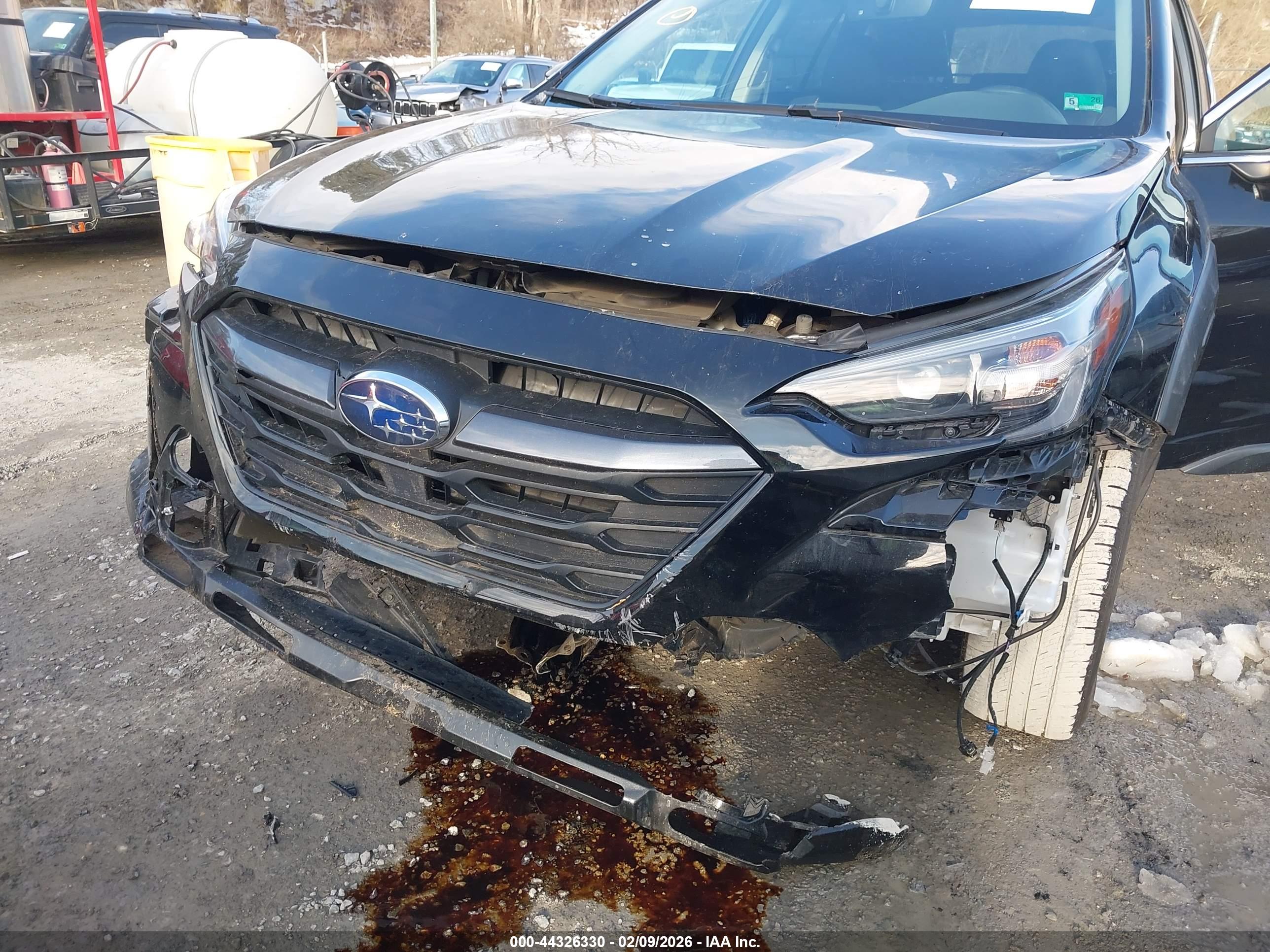 SUBARU OUTBACK image 6