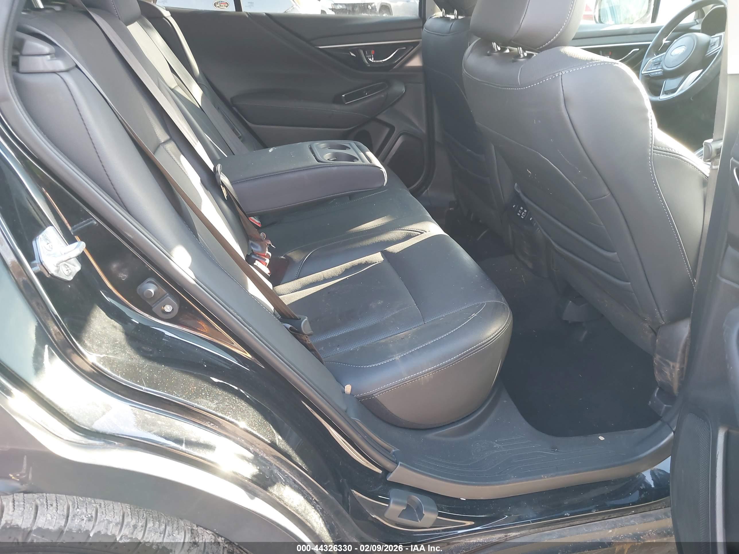 SUBARU OUTBACK image 8