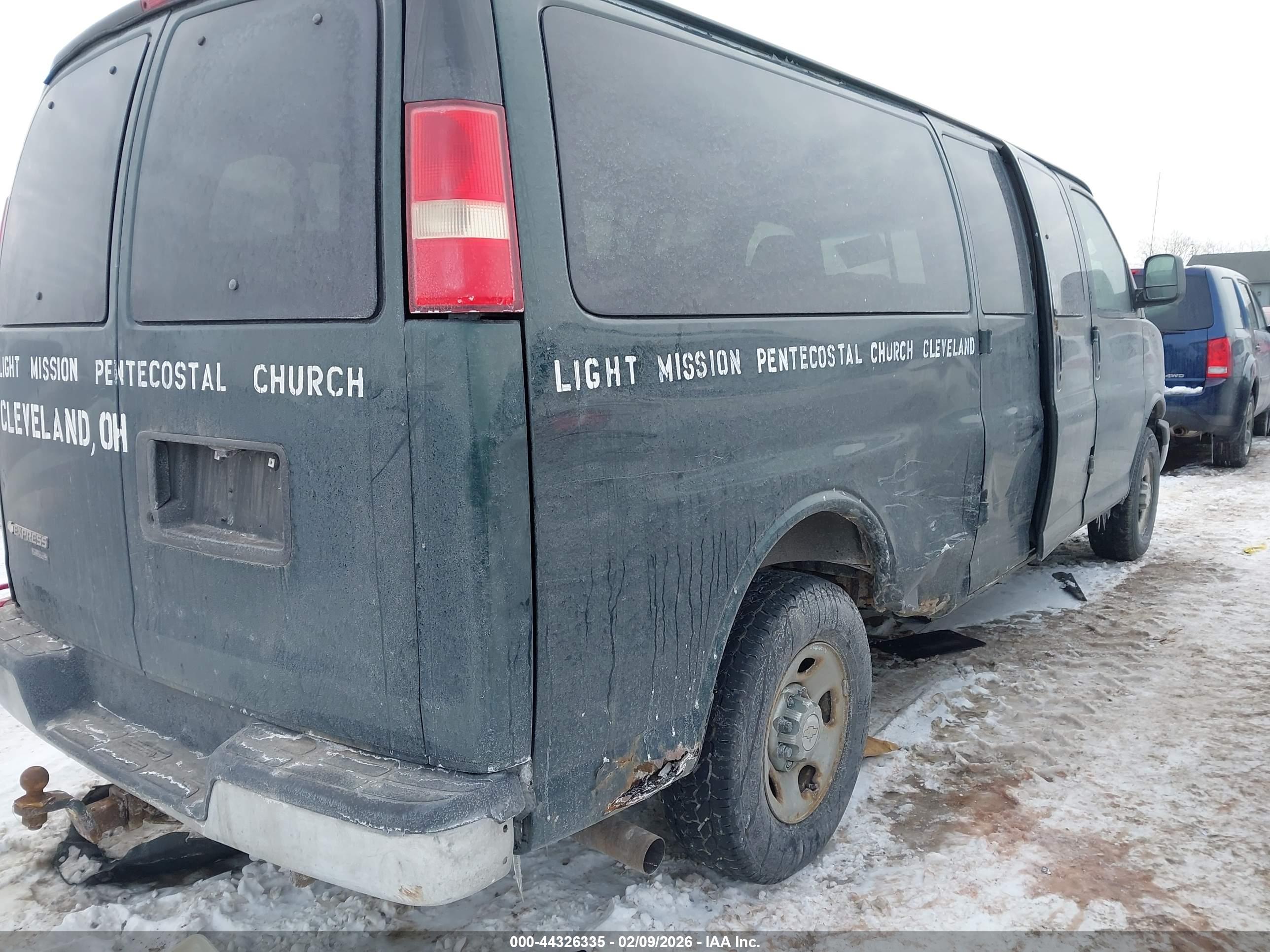 CHEVROLET EXPRESS image 6