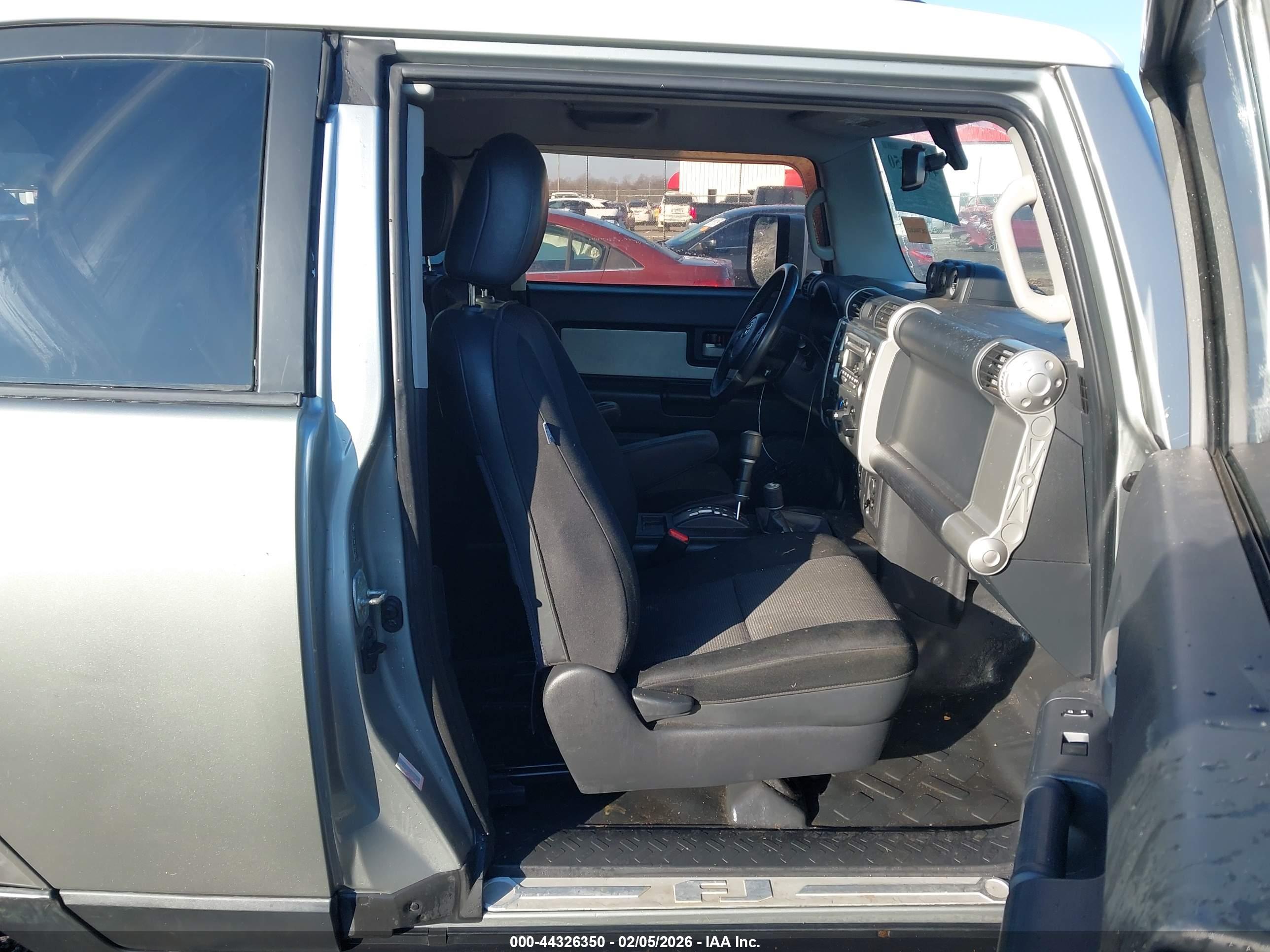 TOYOTA FJ image 5