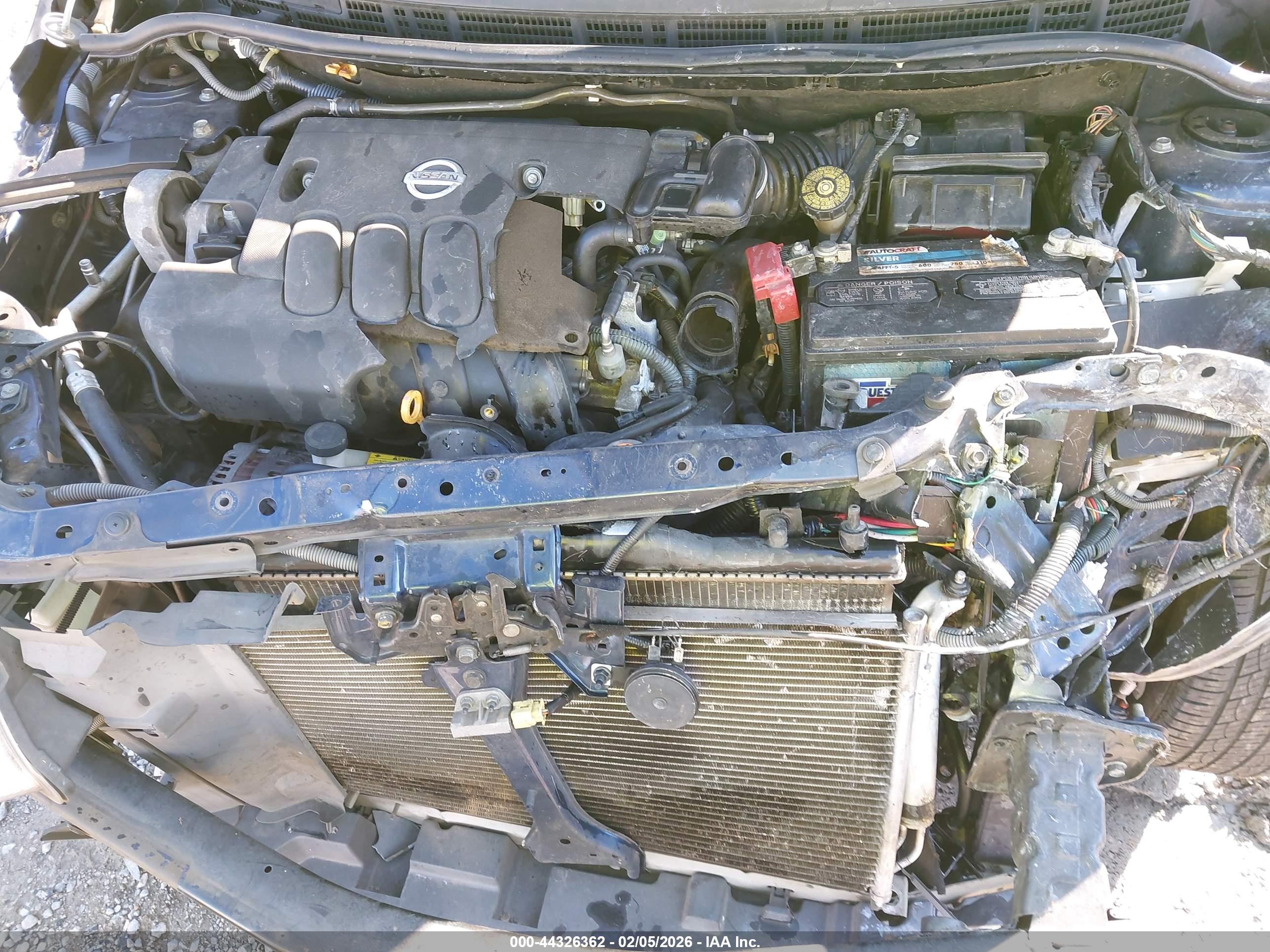 NISSAN VERSA image 10