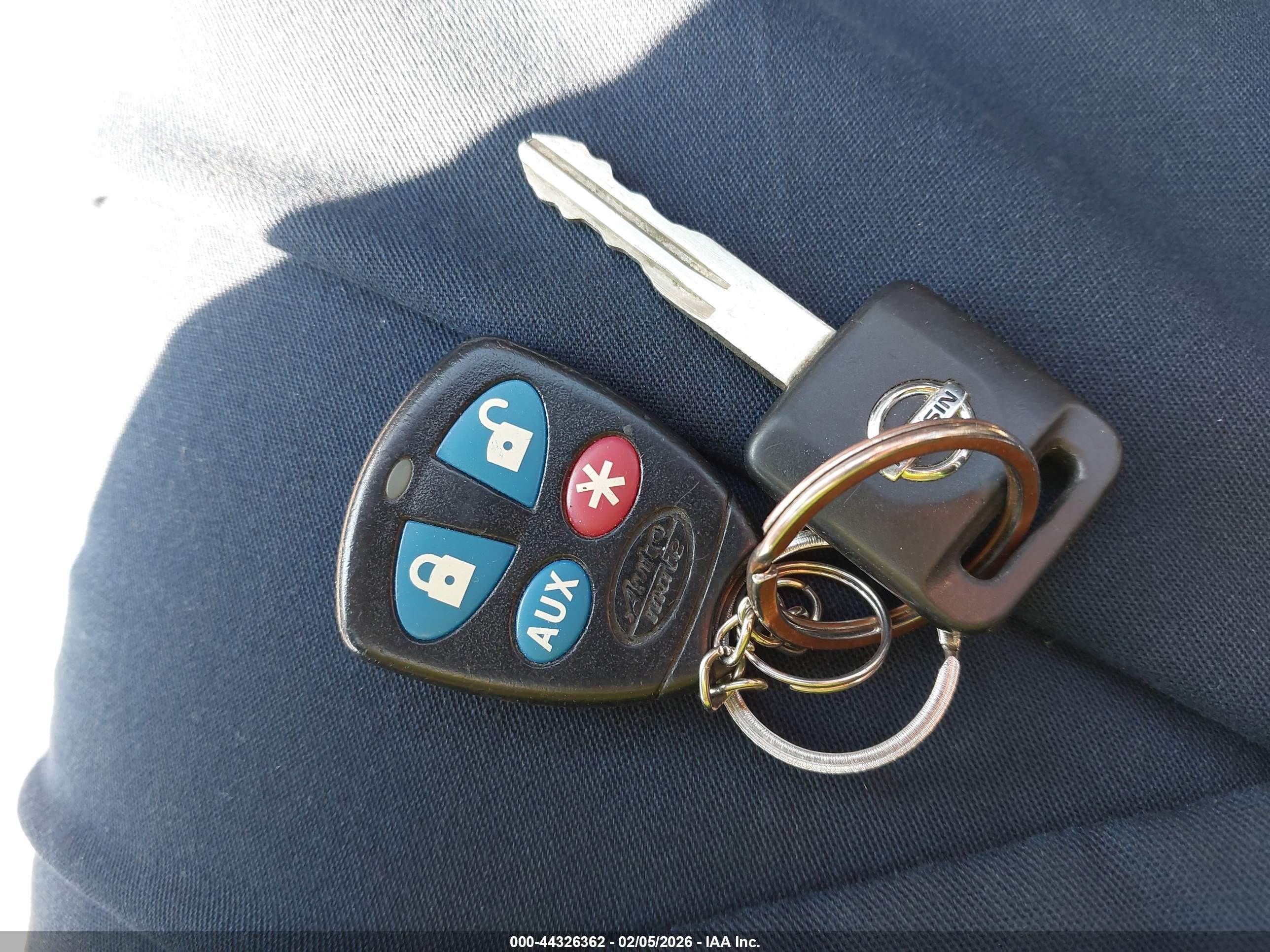 NISSAN VERSA image 11
