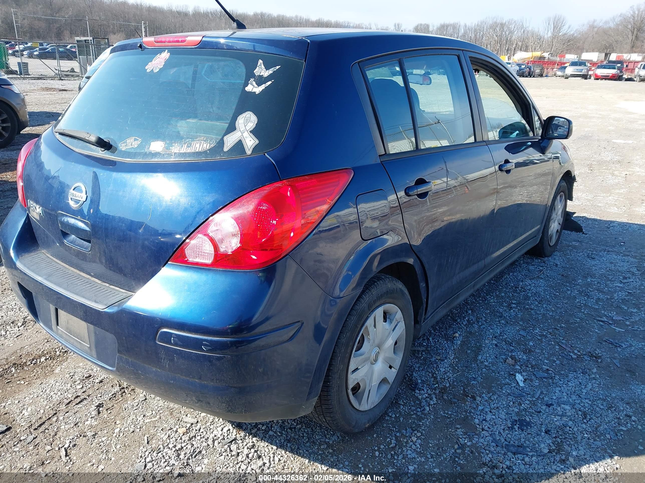 NISSAN VERSA image 4