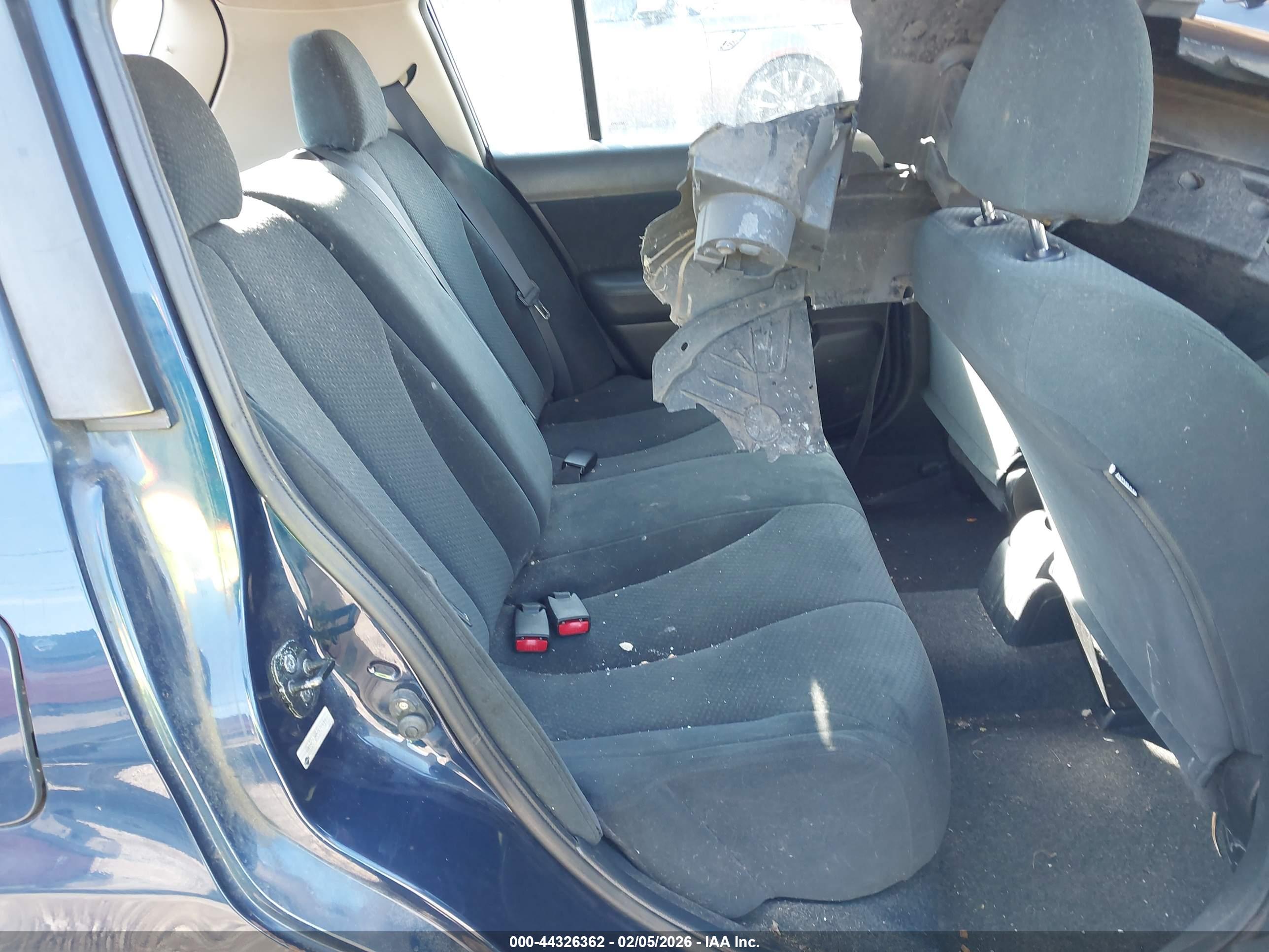 NISSAN VERSA image 8