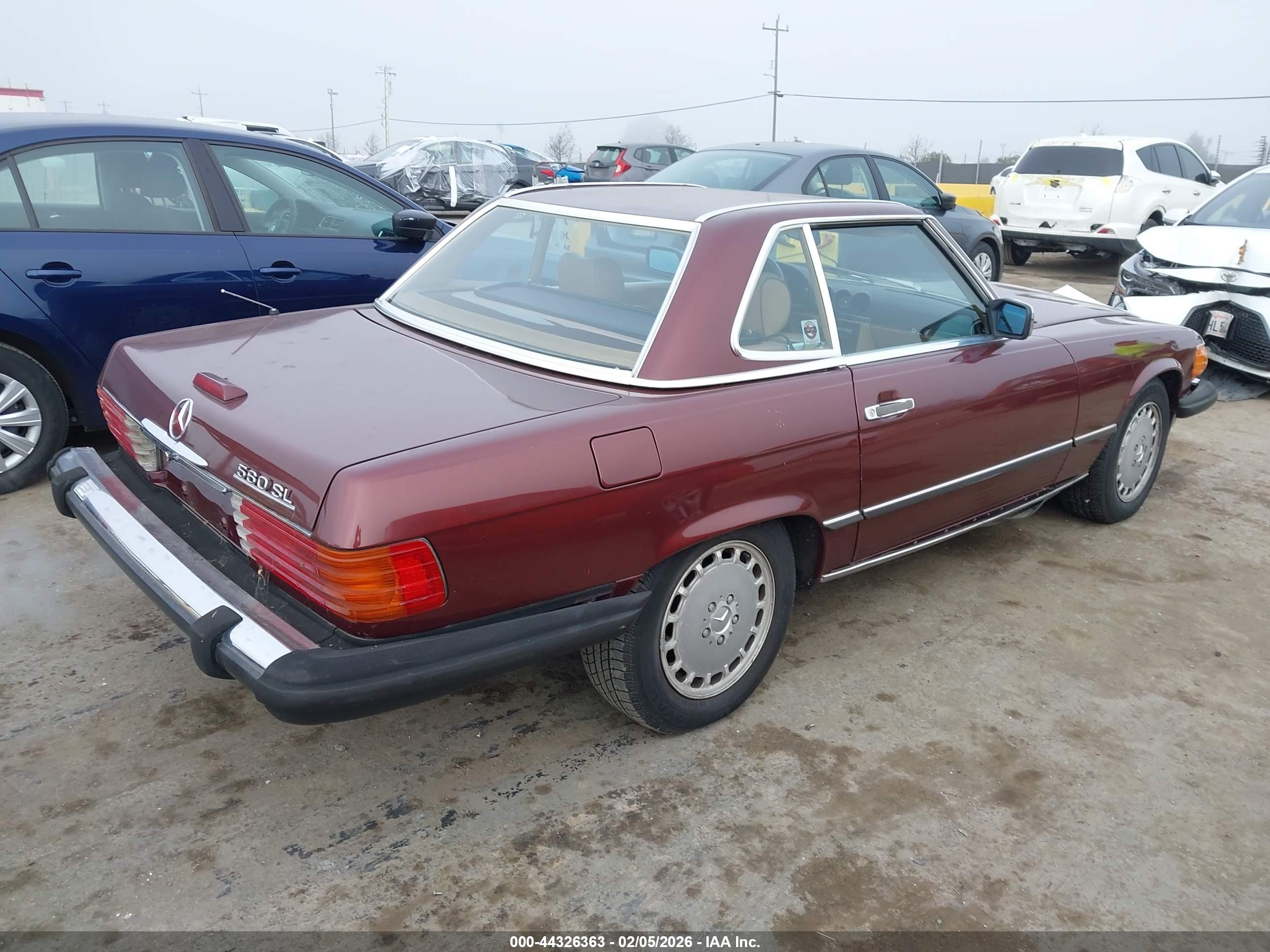 MERCEDES-BENZ 560 image 4