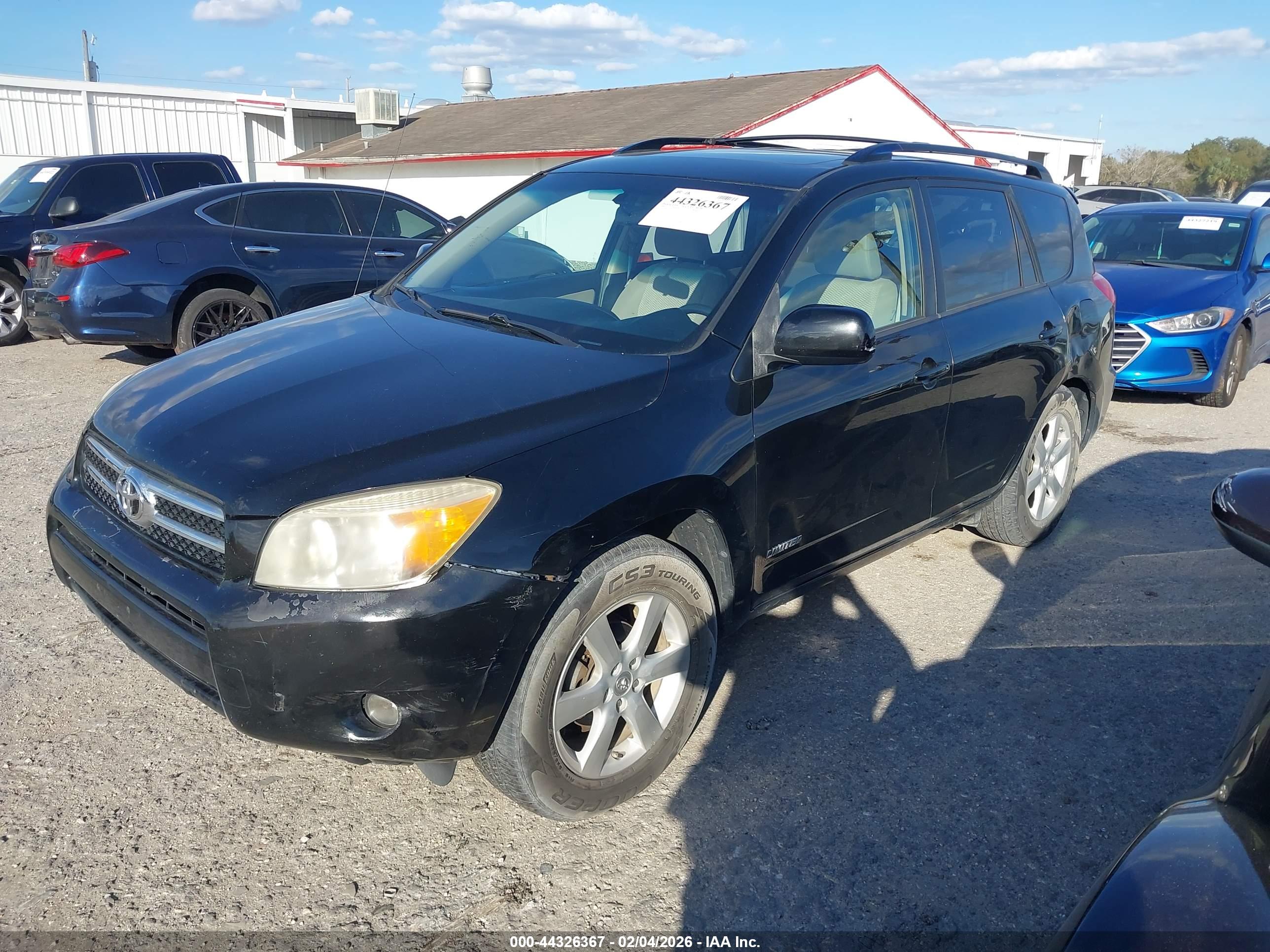 TOYOTA RAV4 image 2