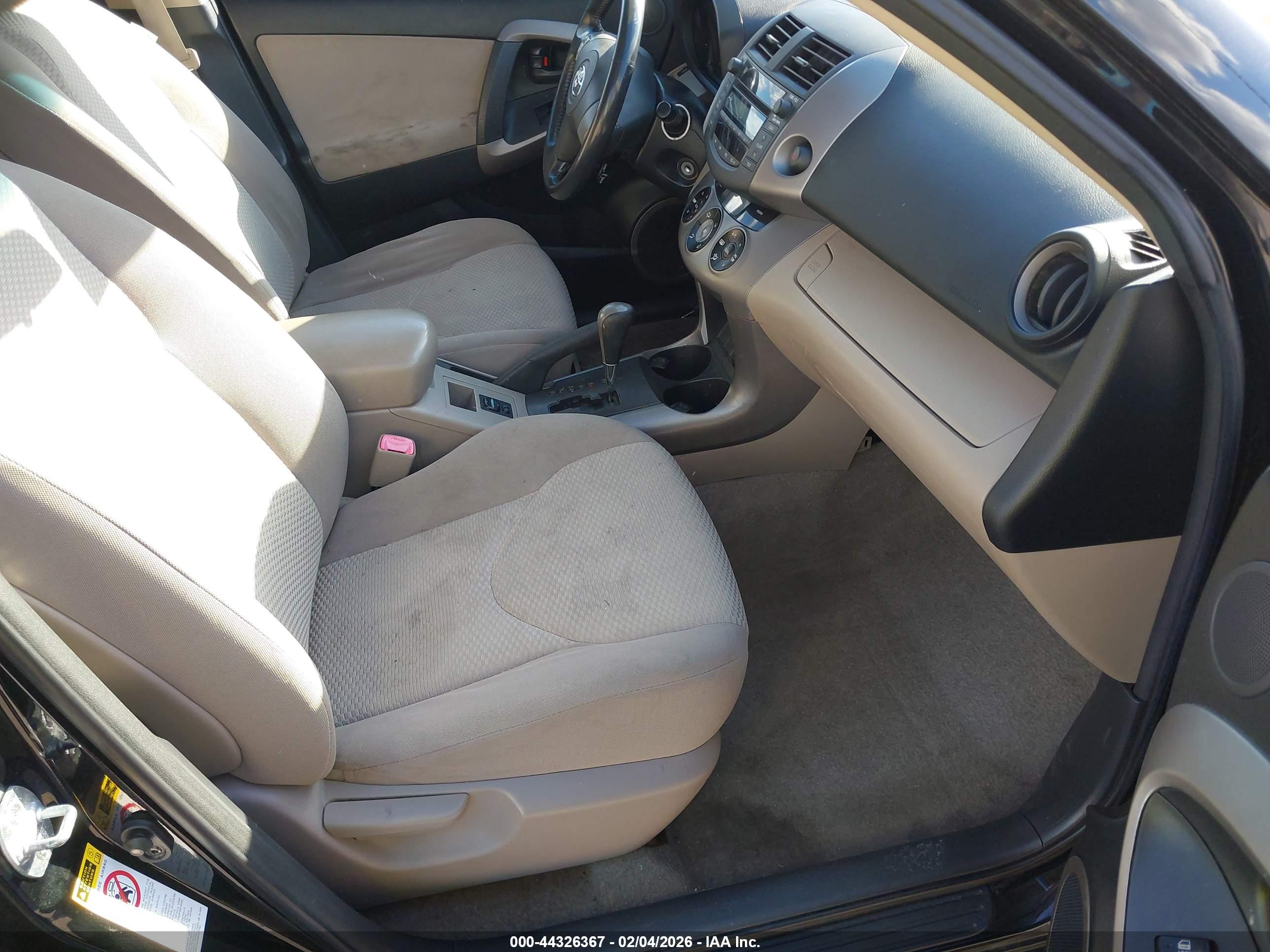 TOYOTA RAV4 image 5