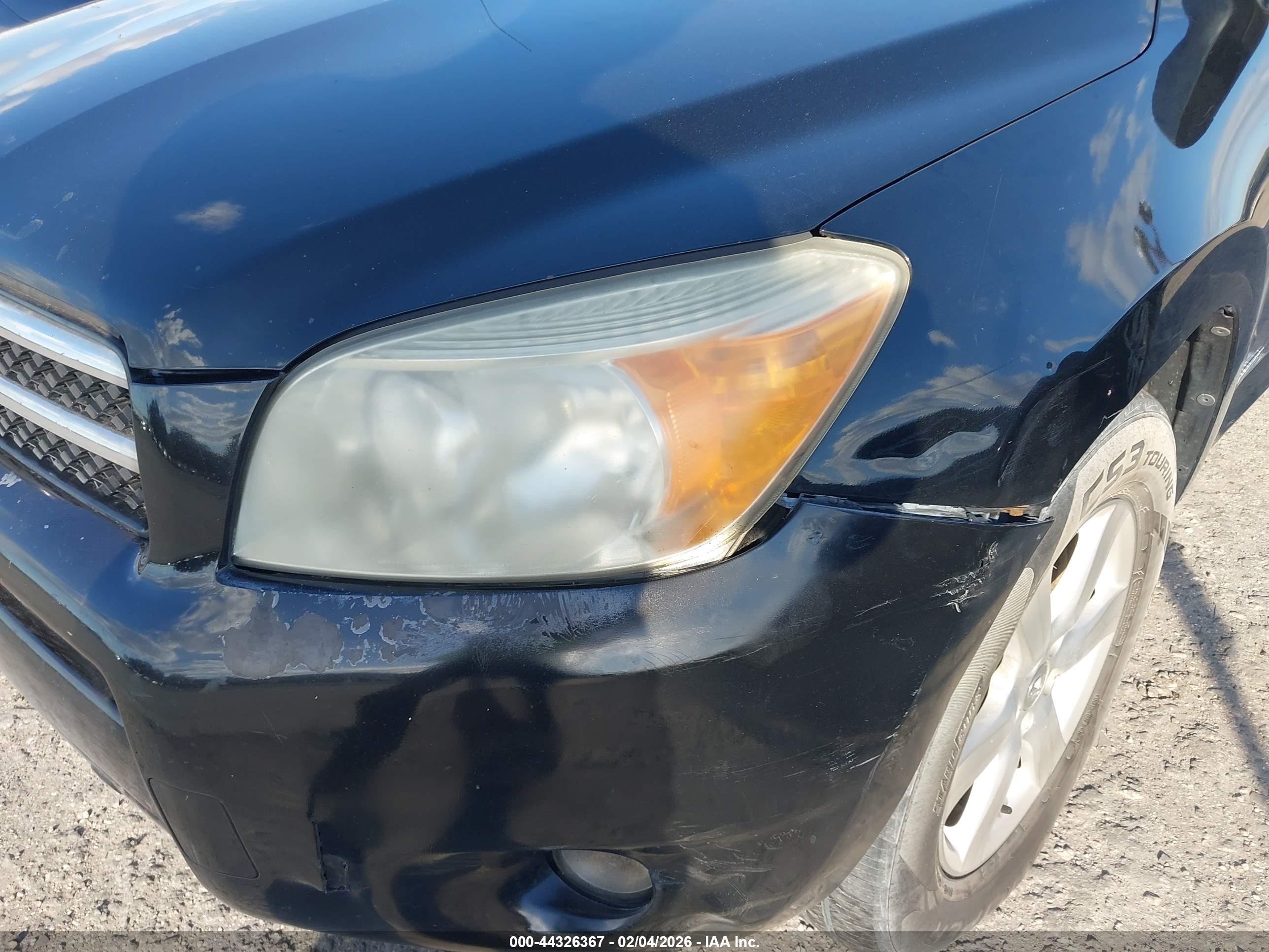 TOYOTA RAV4 image 6