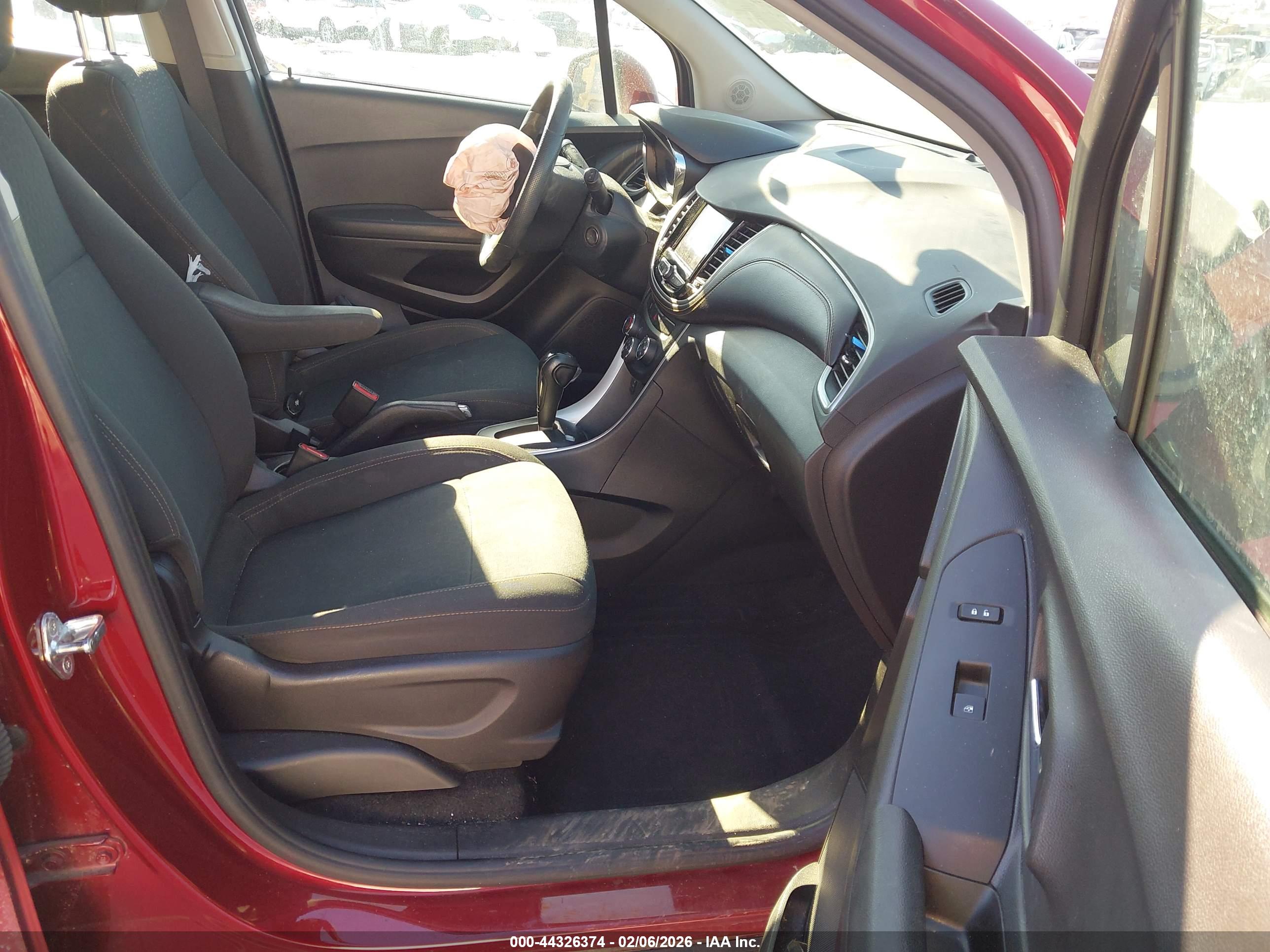 CHEVROLET TRAX image 5