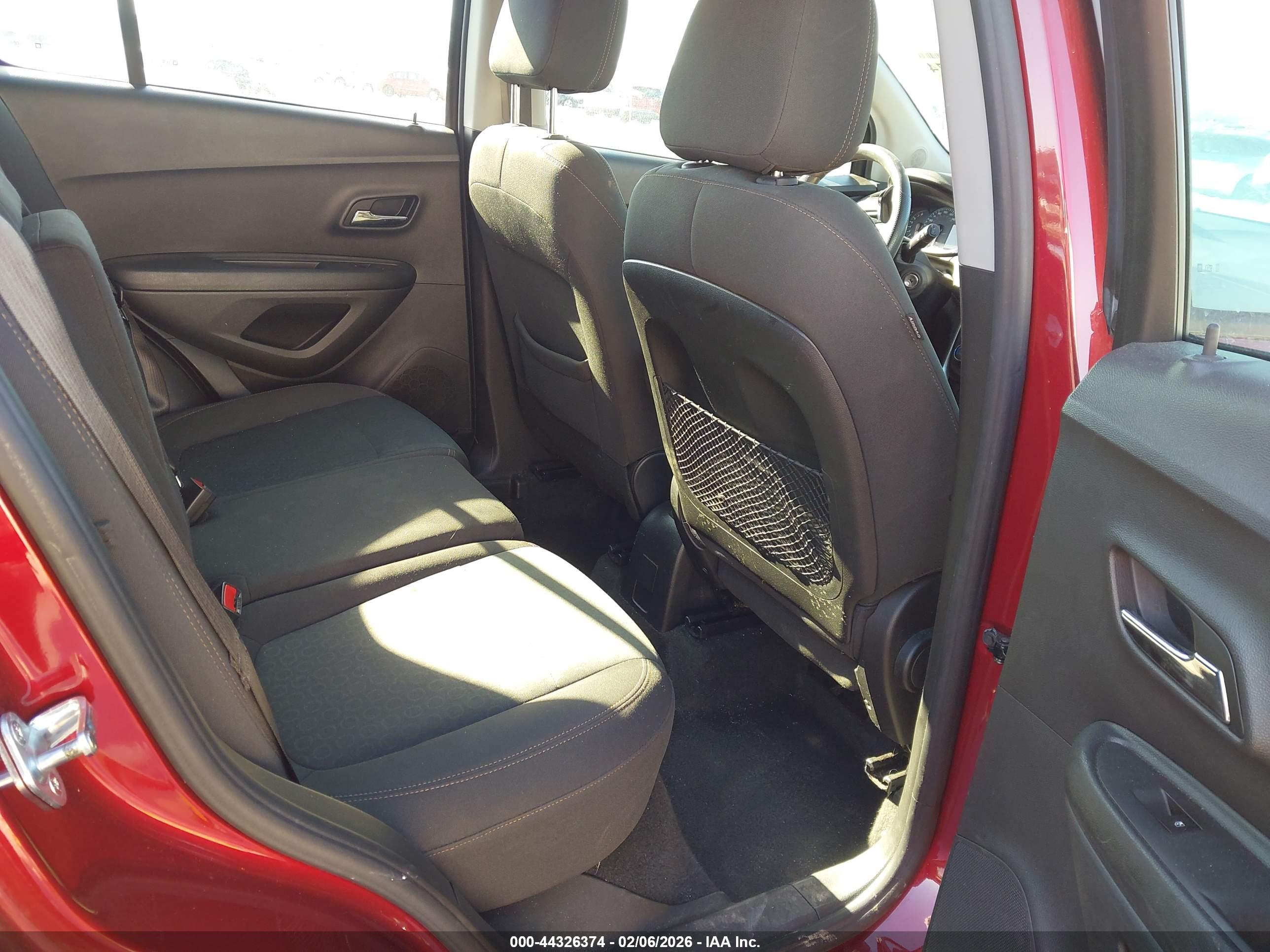 CHEVROLET TRAX image 8