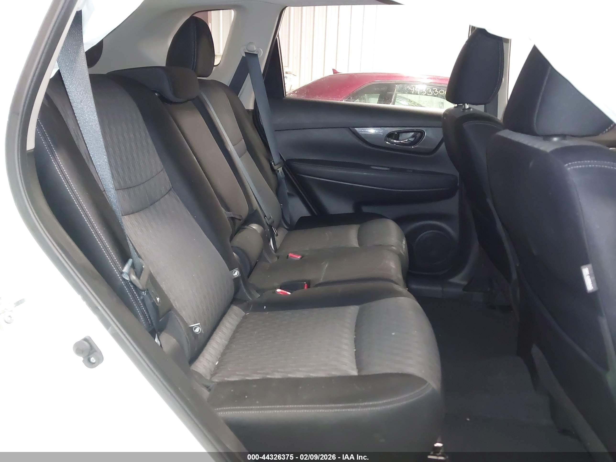 NISSAN ROGUE image 8