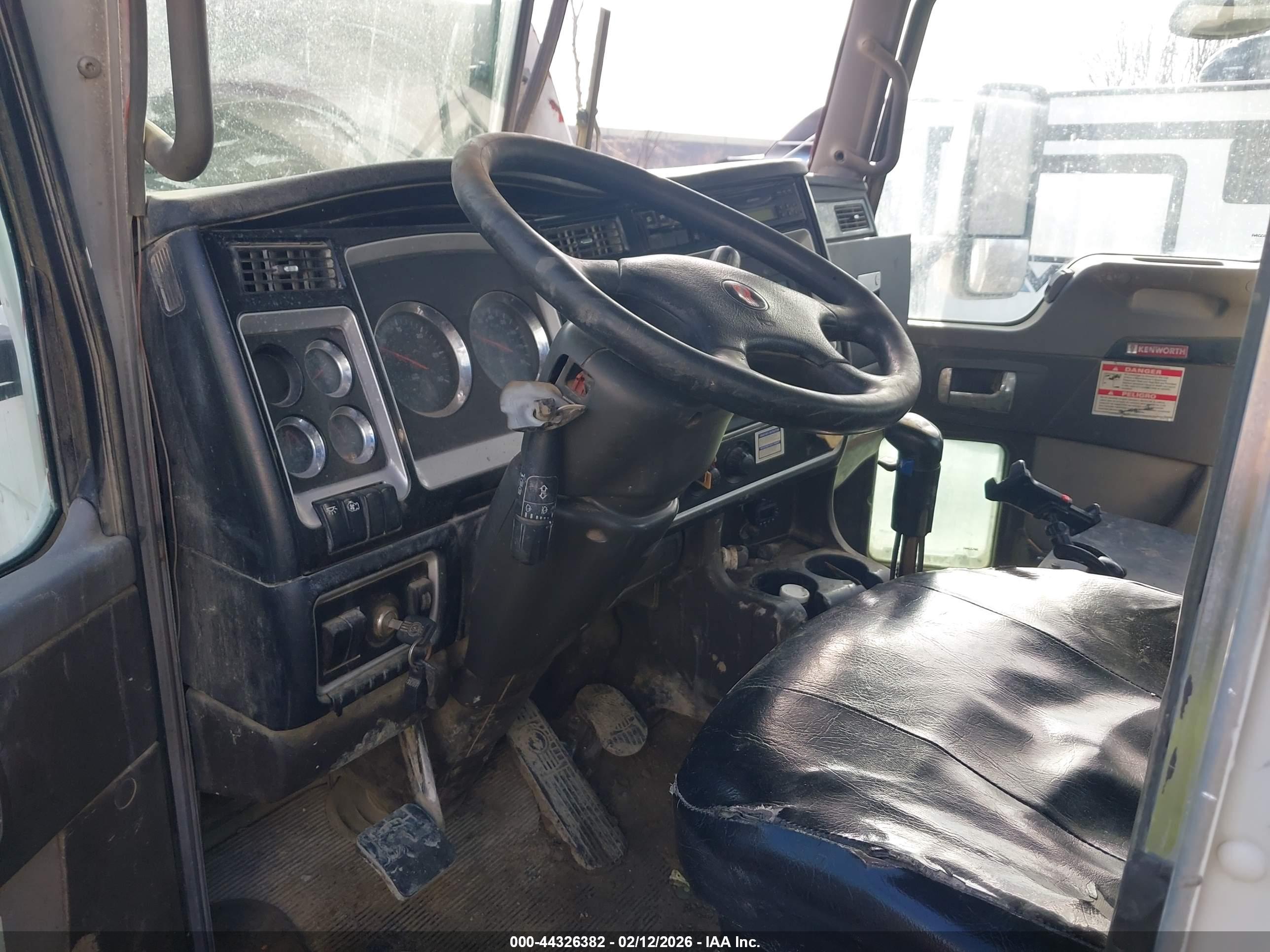 KENWORTH CONSTRUCTION image 8