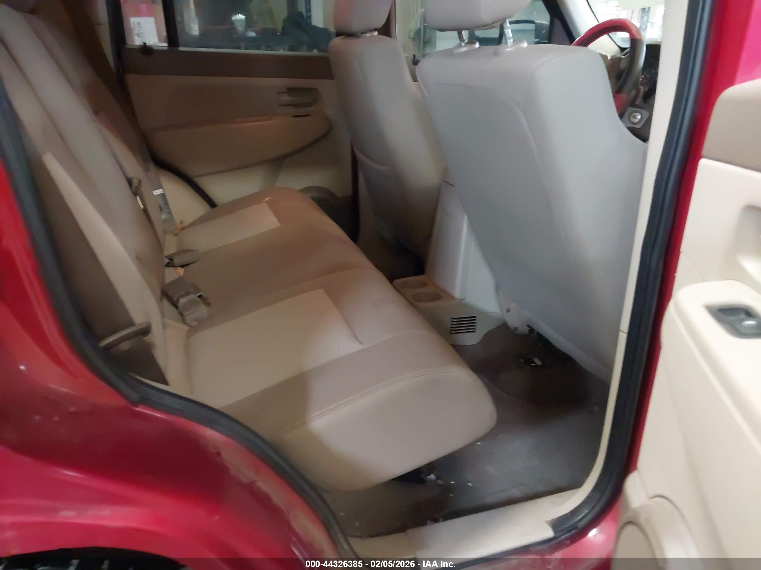 JEEP LIBERTY image 8