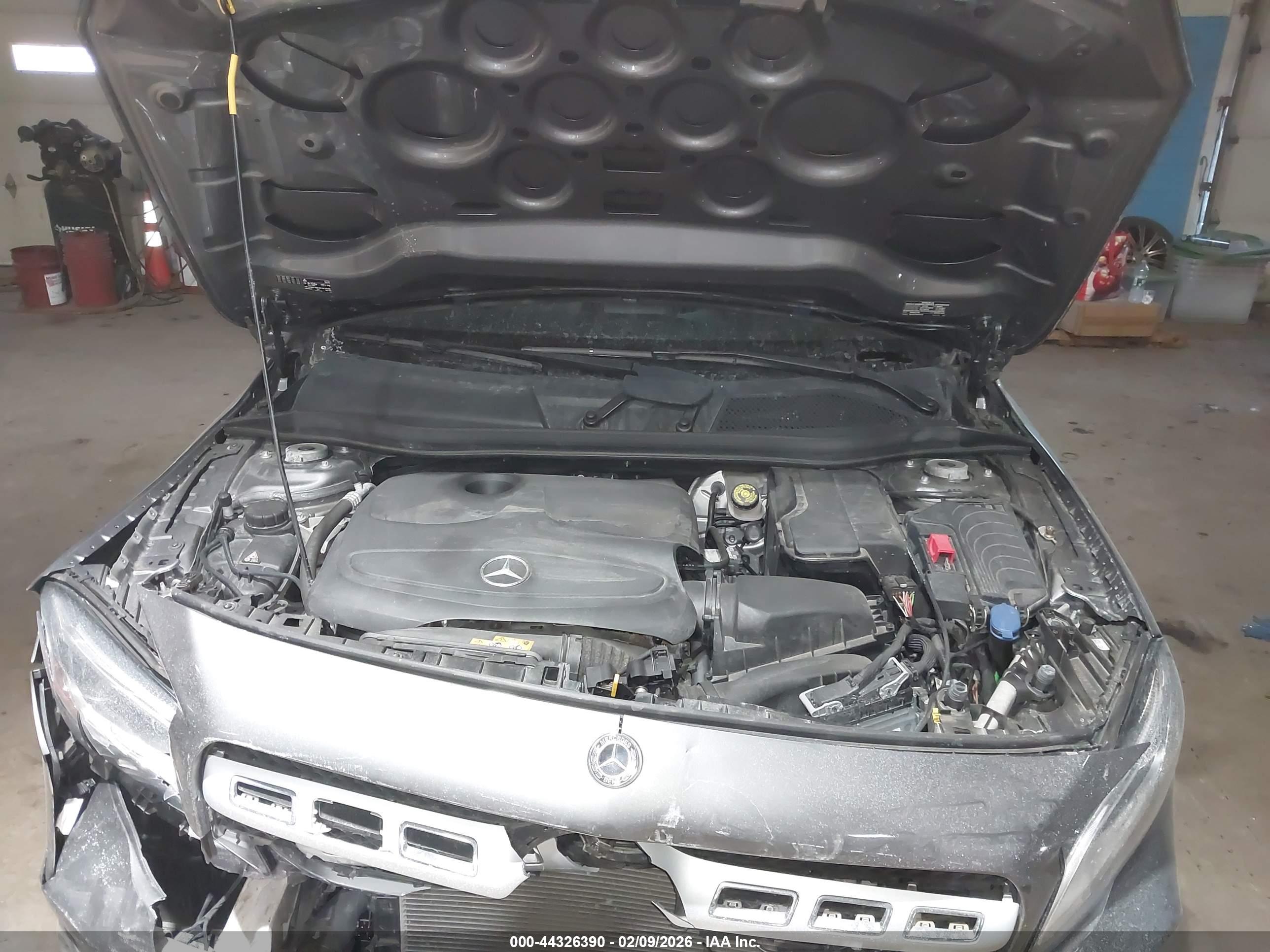 MERCEDES-BENZ GLA image 10