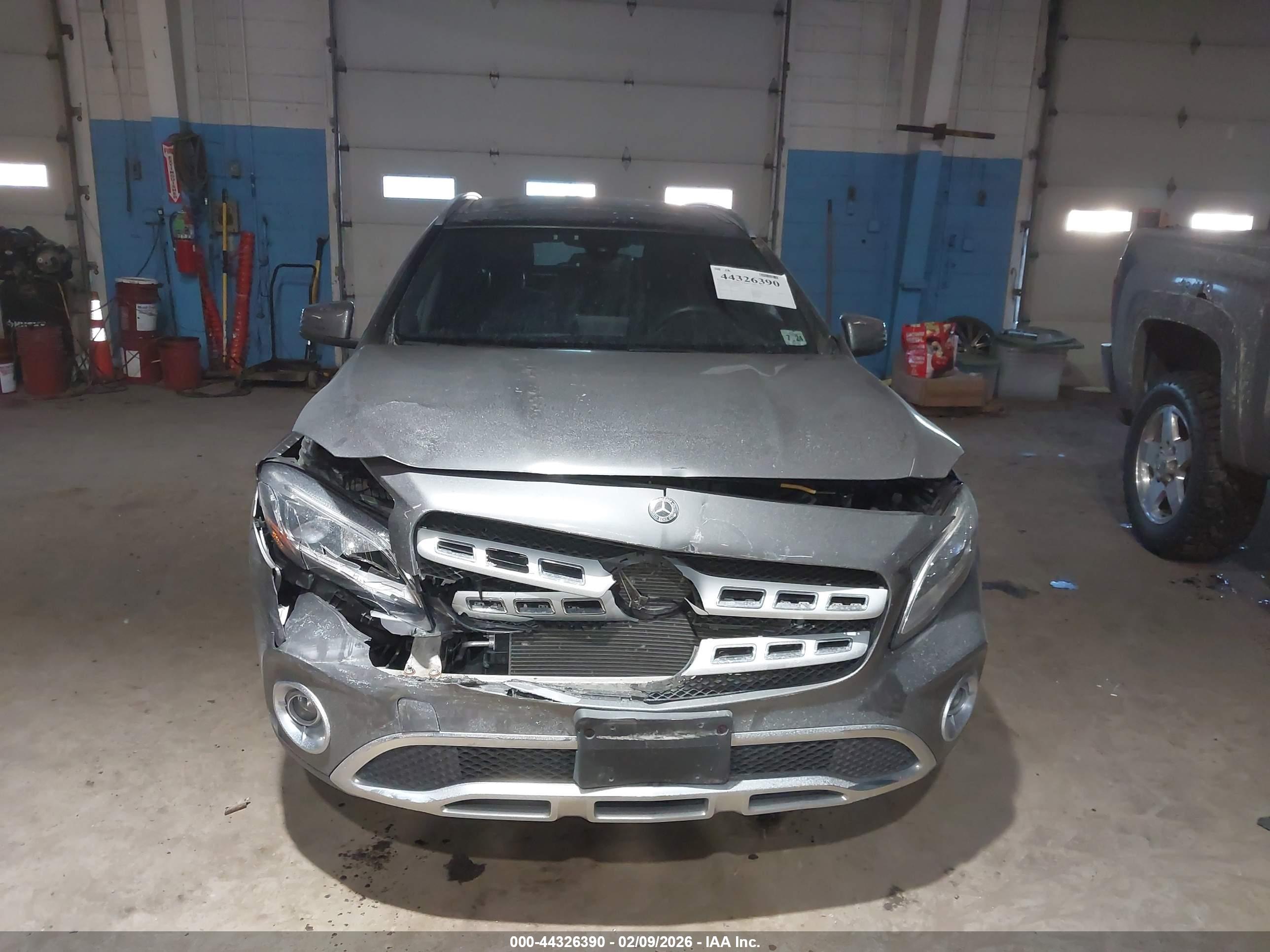 MERCEDES-BENZ GLA image 6