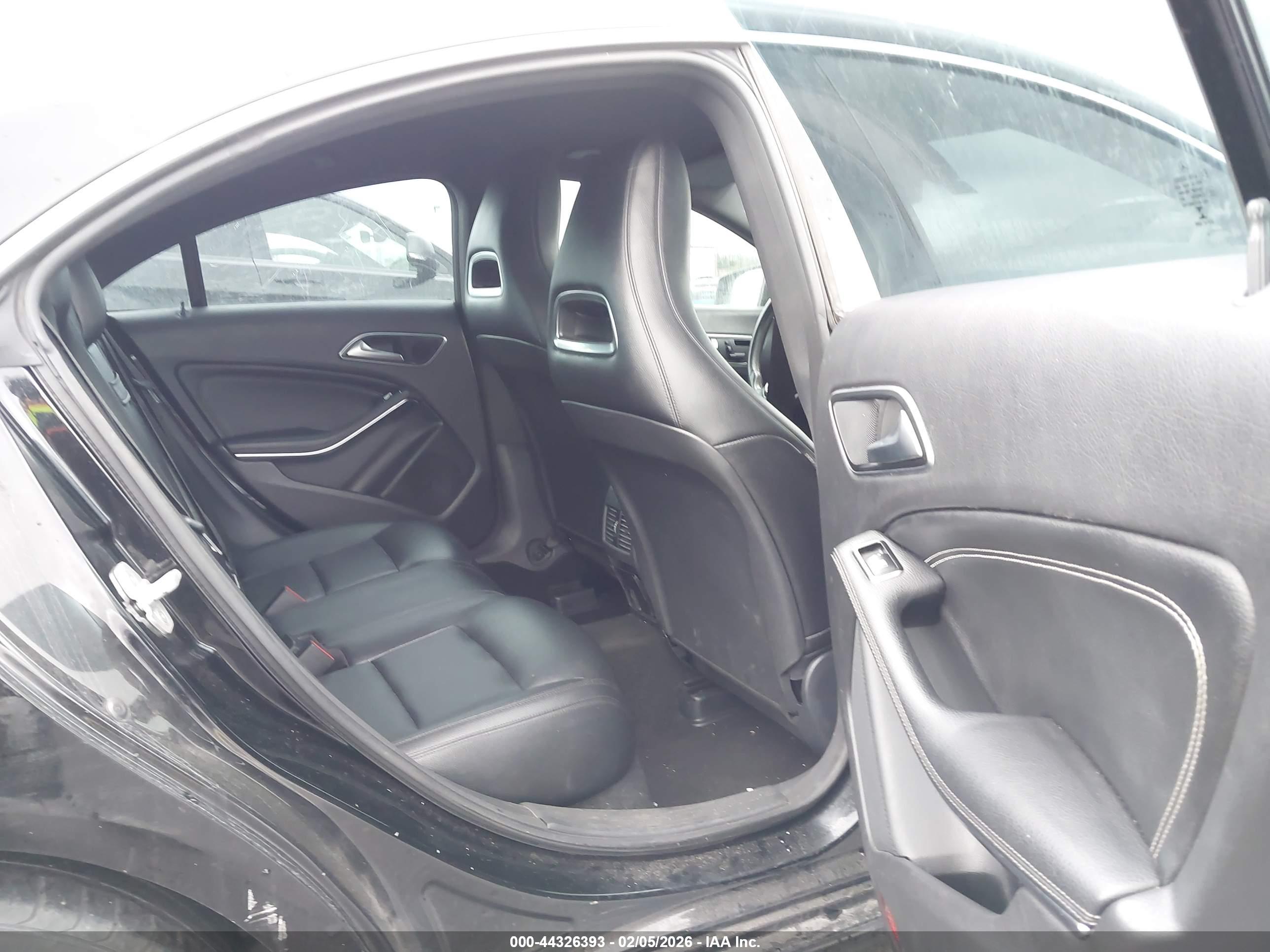 MERCEDES-BENZ CLA image 8