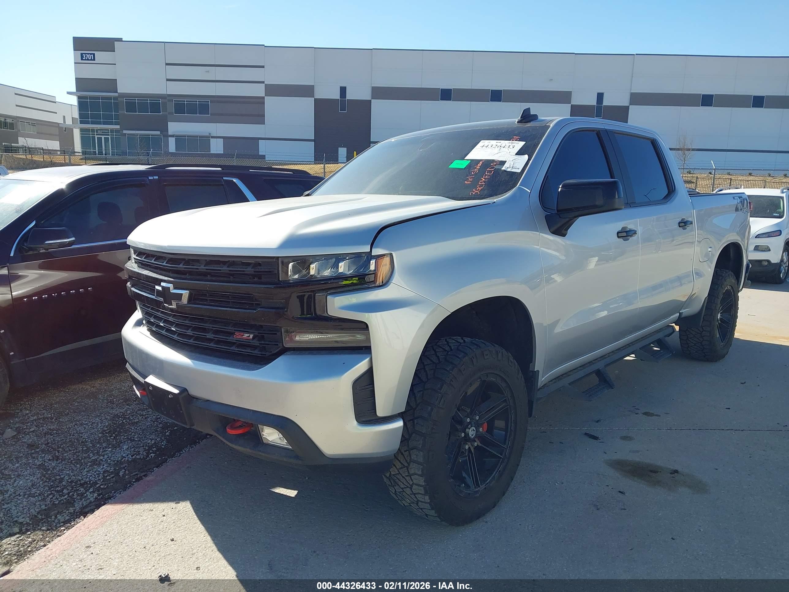CHEVROLET SILVERADO image 2