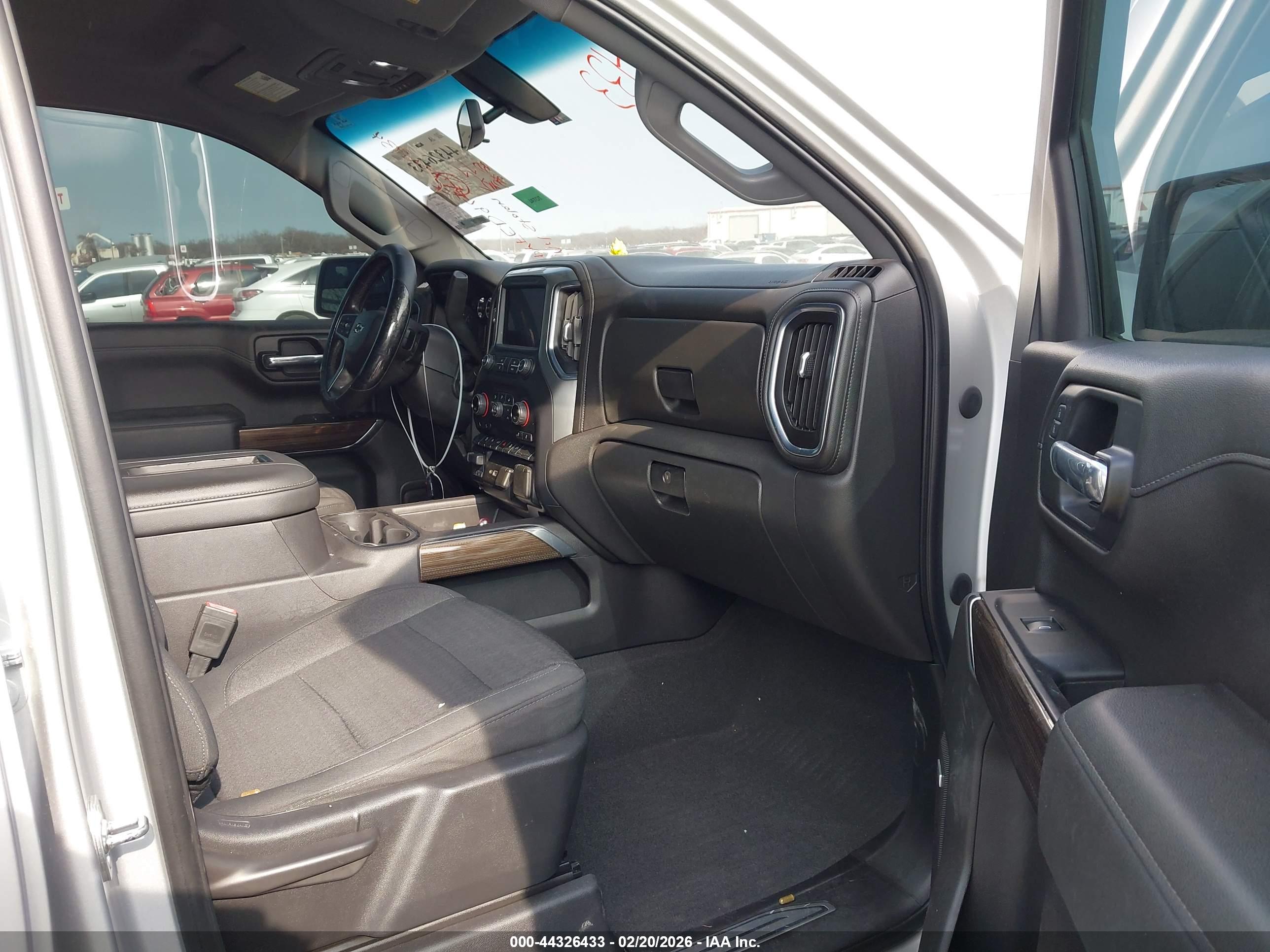 CHEVROLET SILVERADO image 5