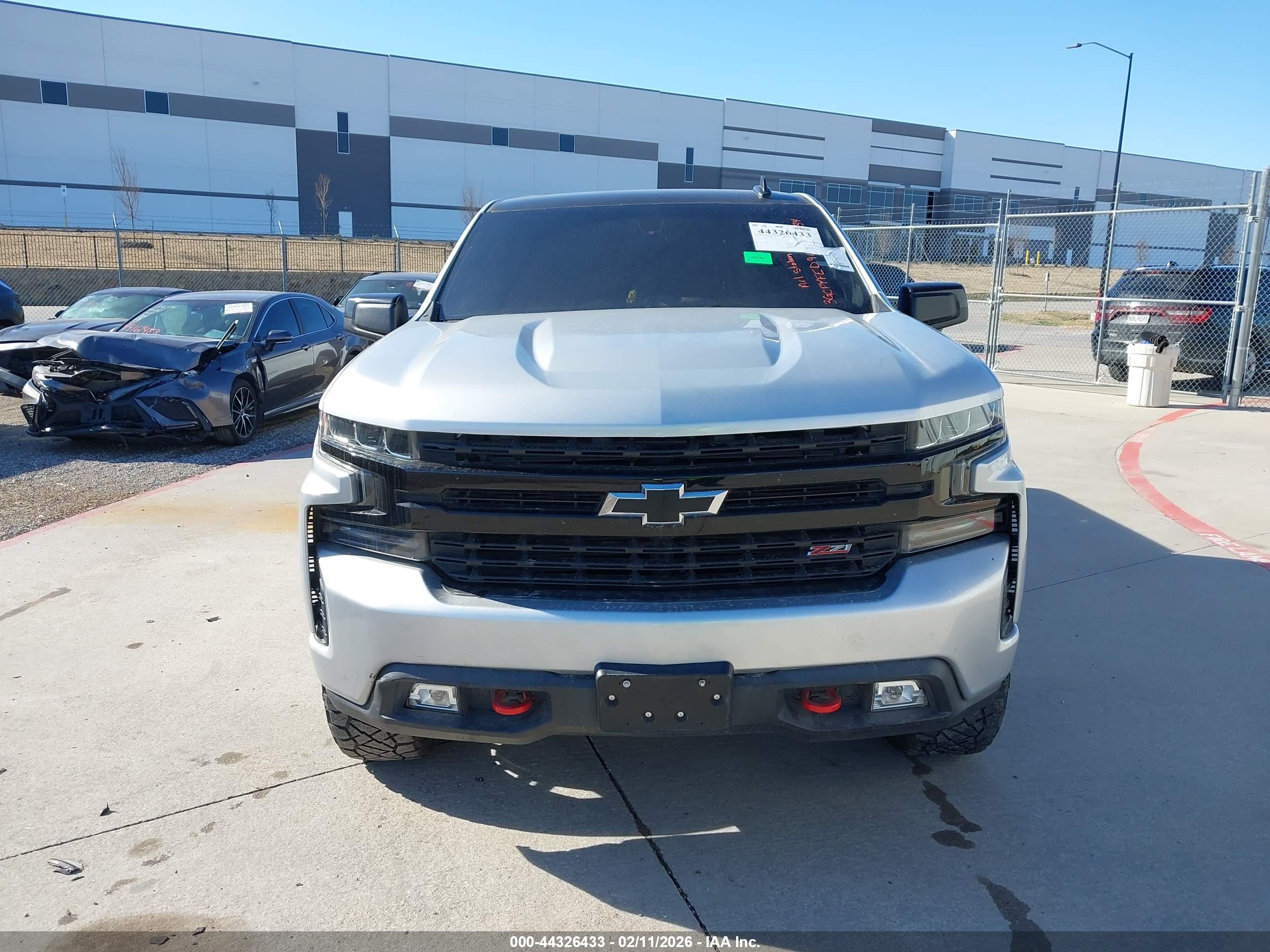 CHEVROLET SILVERADO image 6