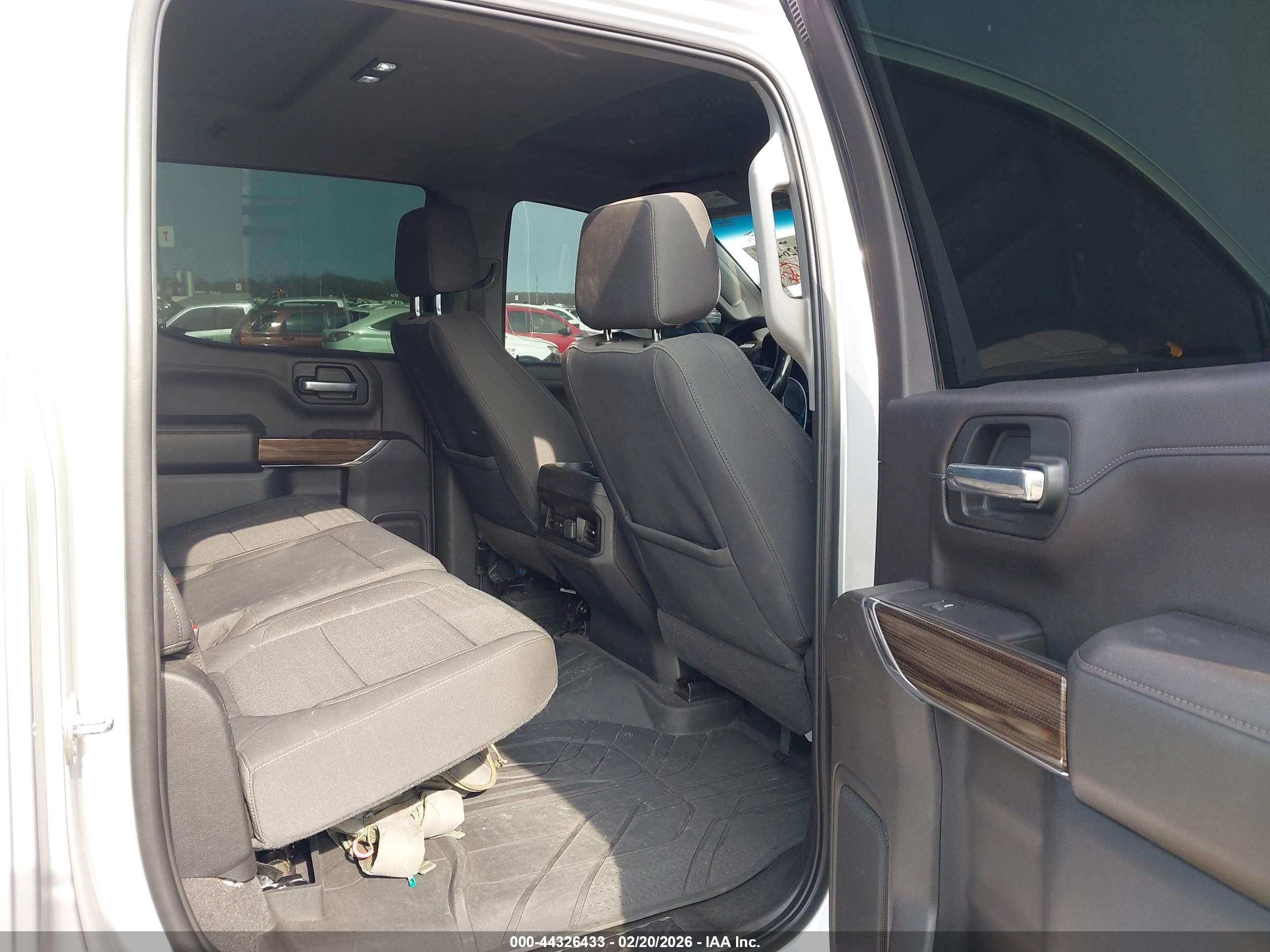 CHEVROLET SILVERADO image 8