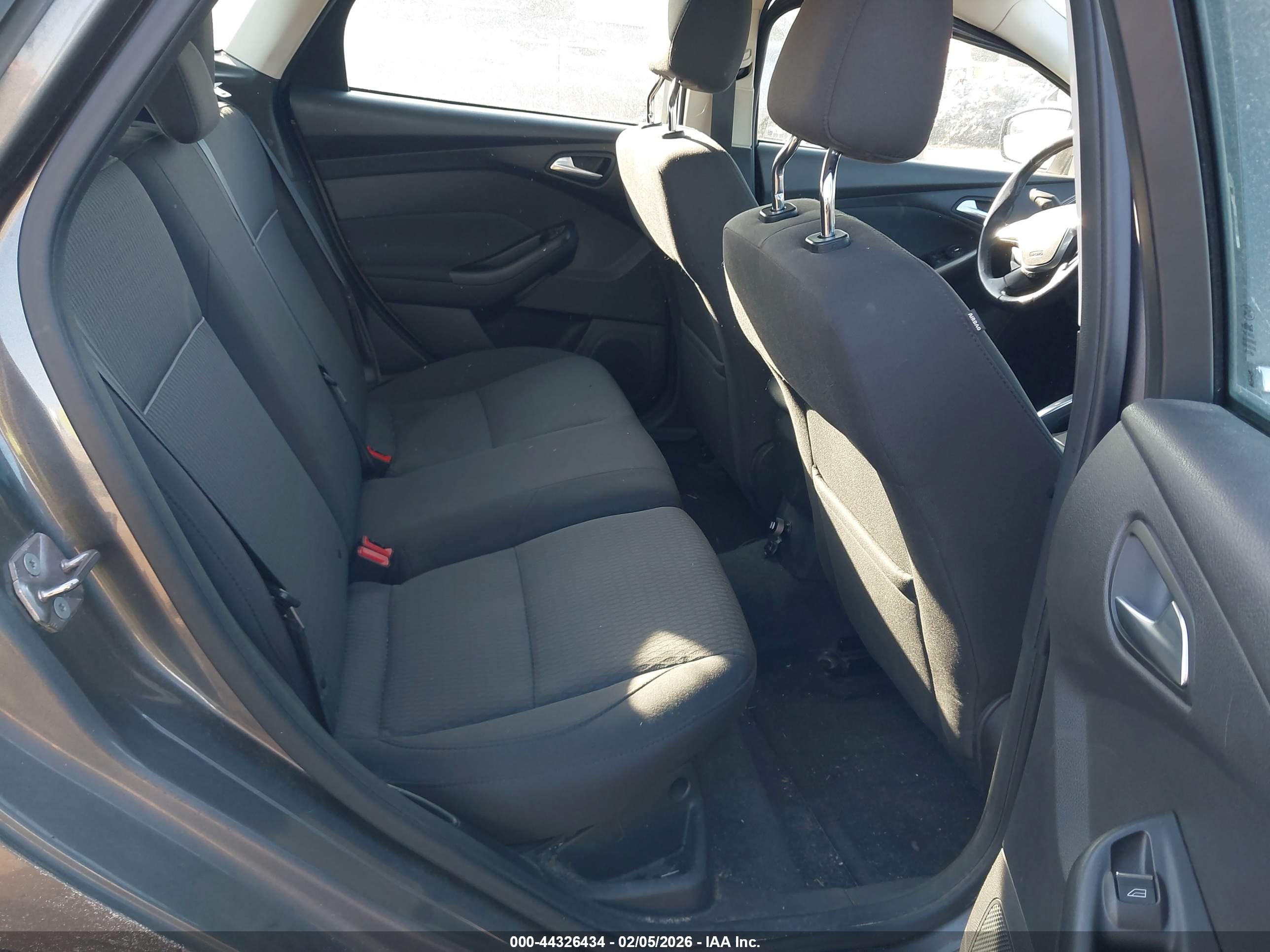 FORD FOCUS image 8