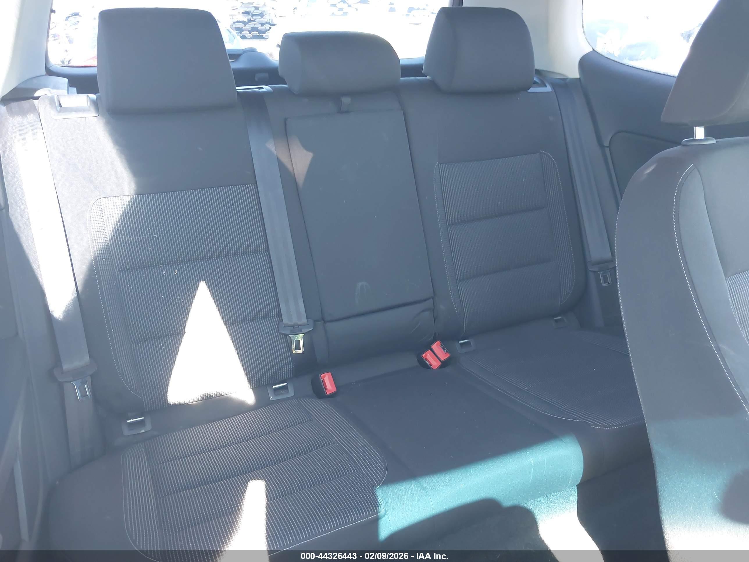 VOLKSWAGEN GOLF image 8