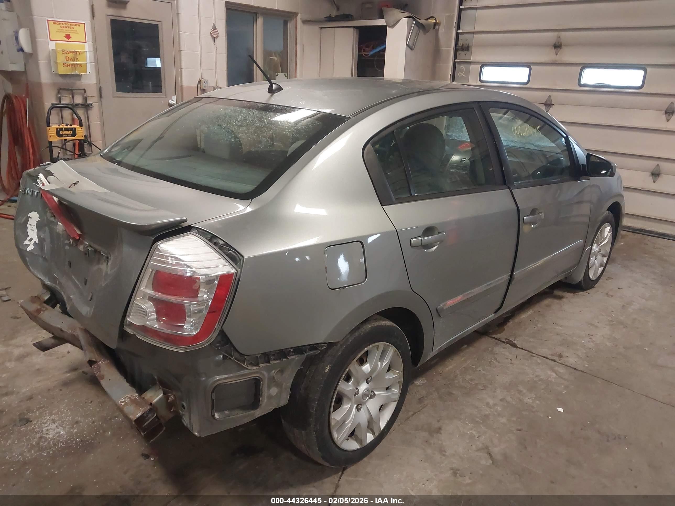 NISSAN SENTRA image 4