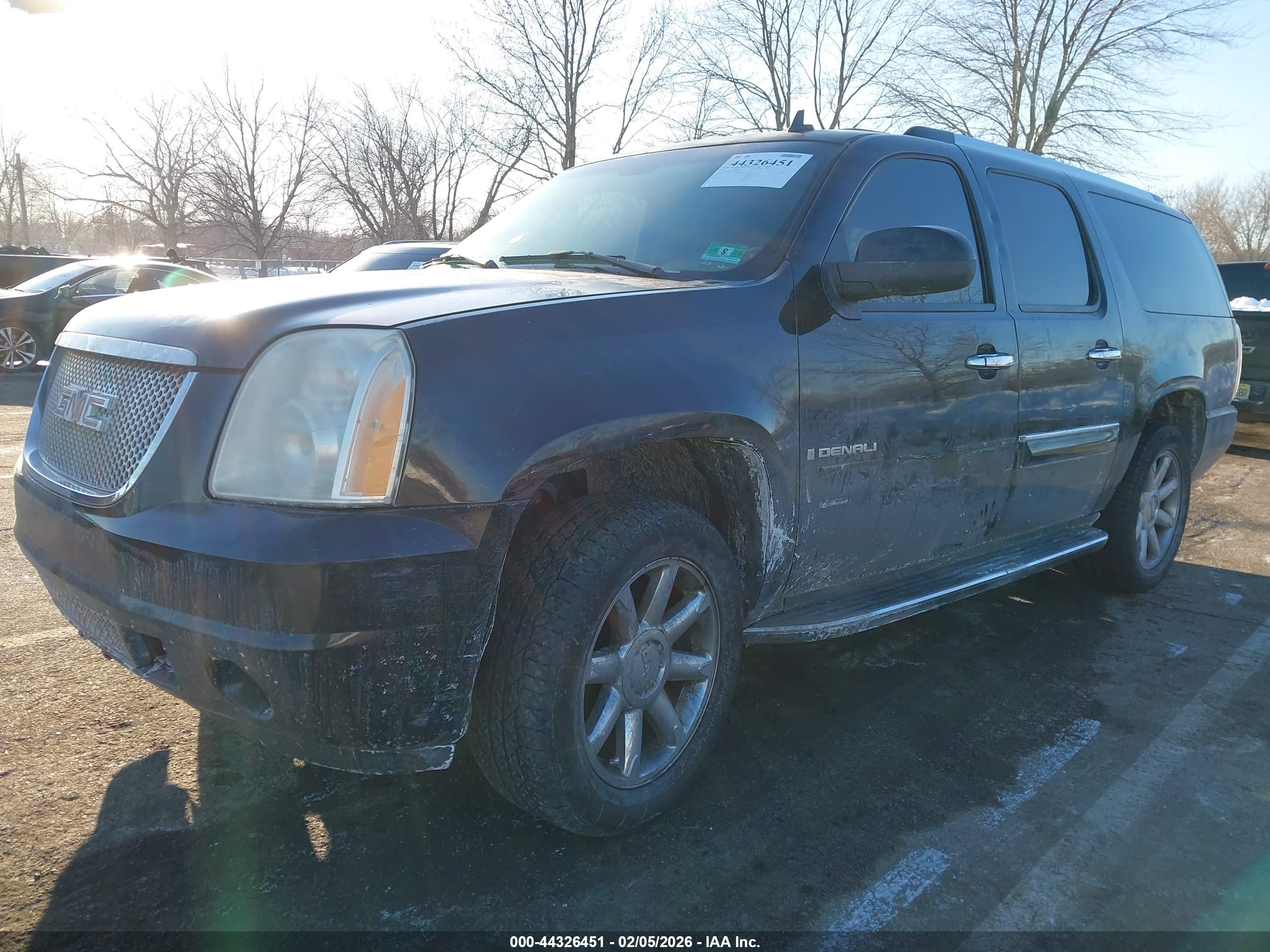 GMC YUKON image 2