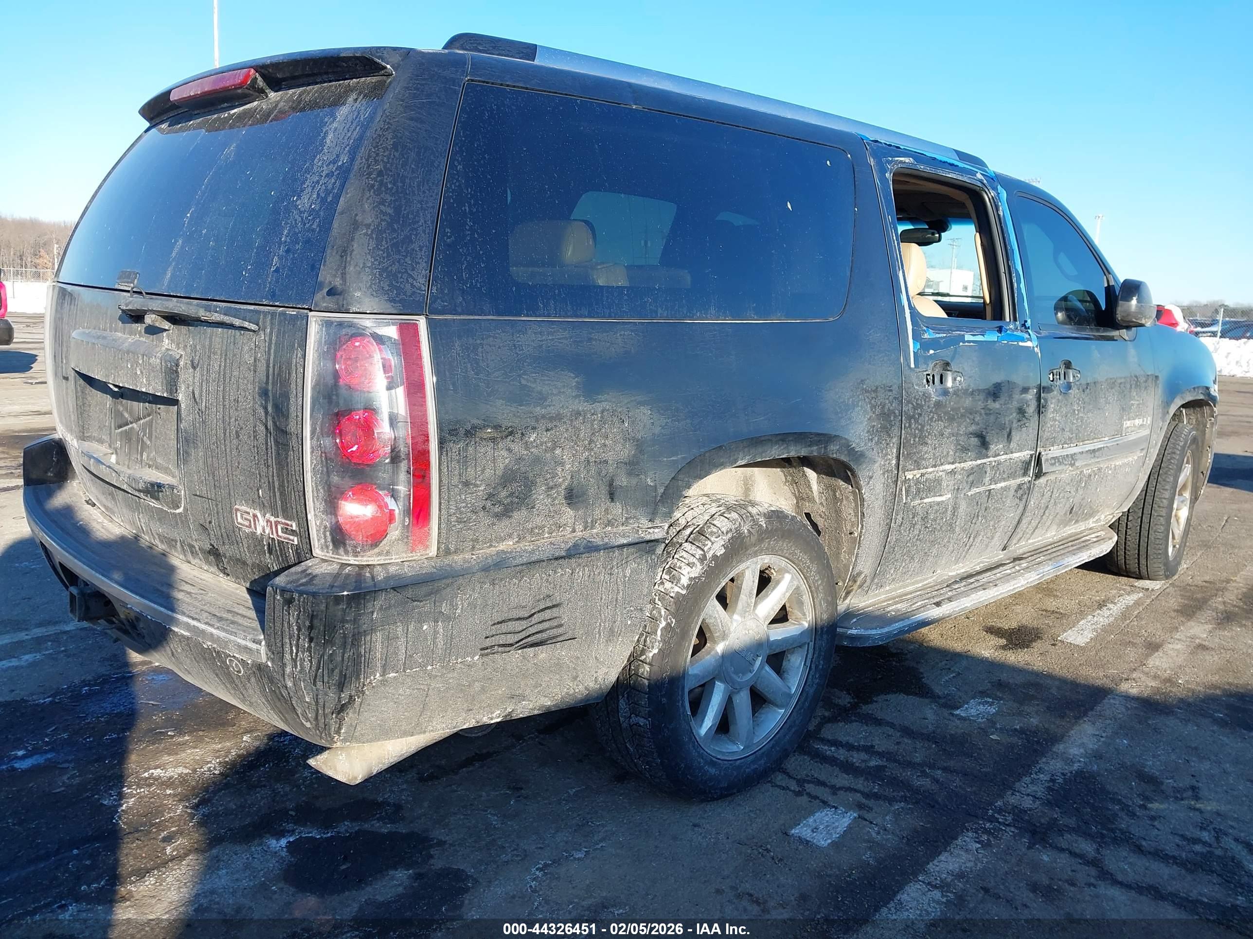 GMC YUKON image 4