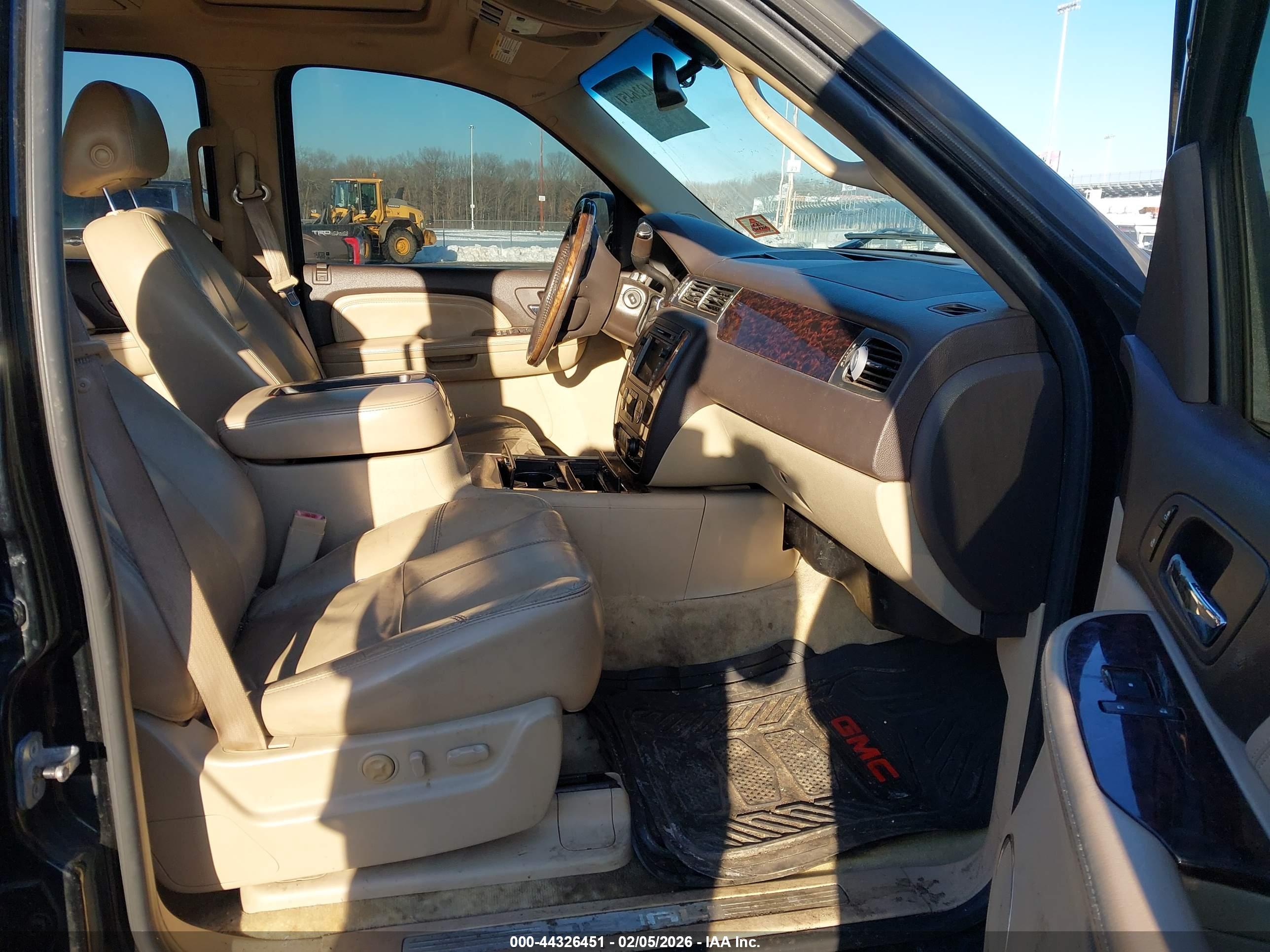 GMC YUKON image 5