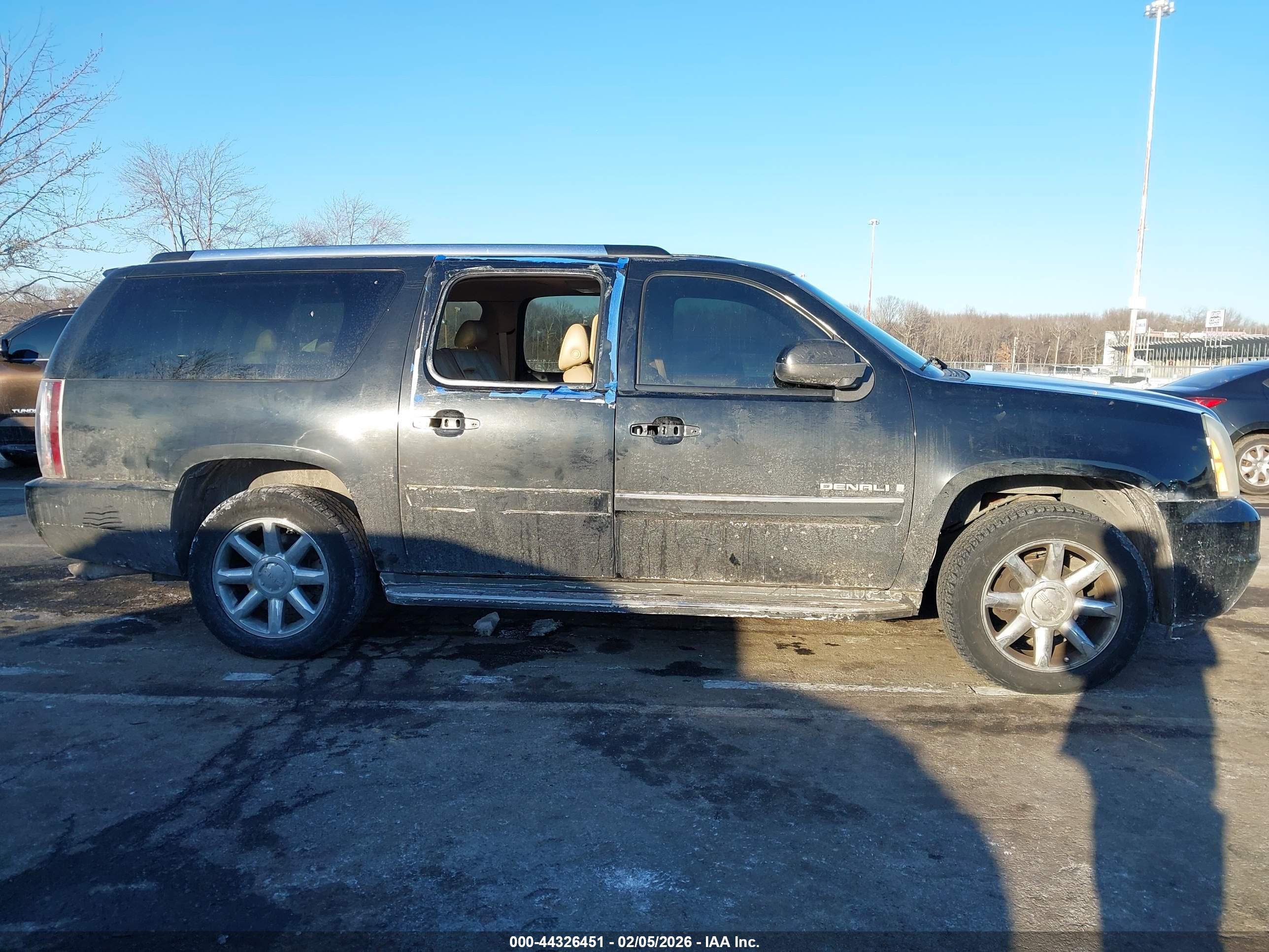 GMC YUKON image 6