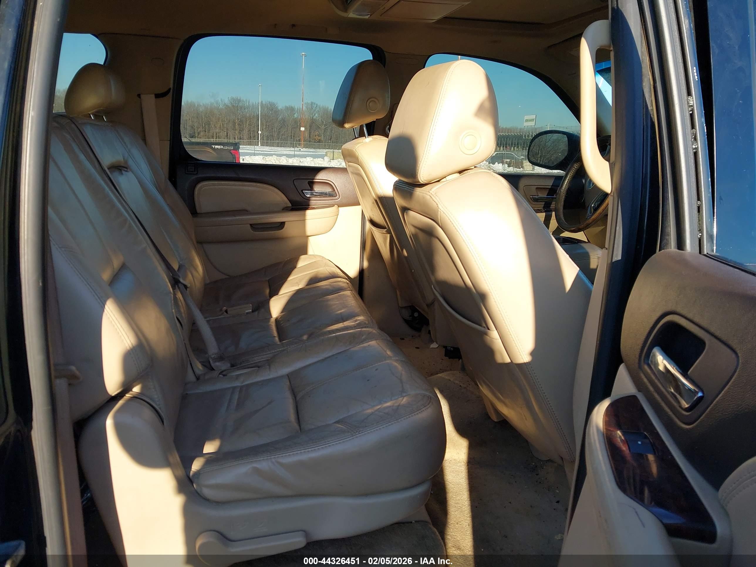 GMC YUKON image 8