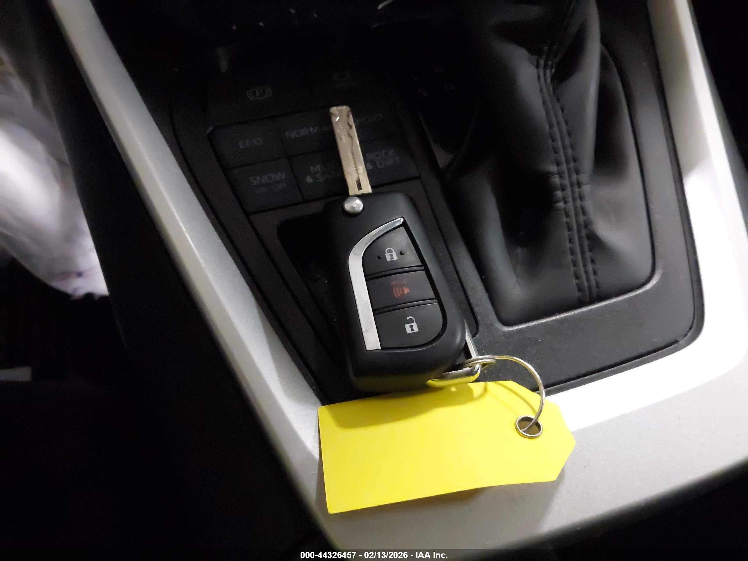 TOYOTA RAV4 image 11