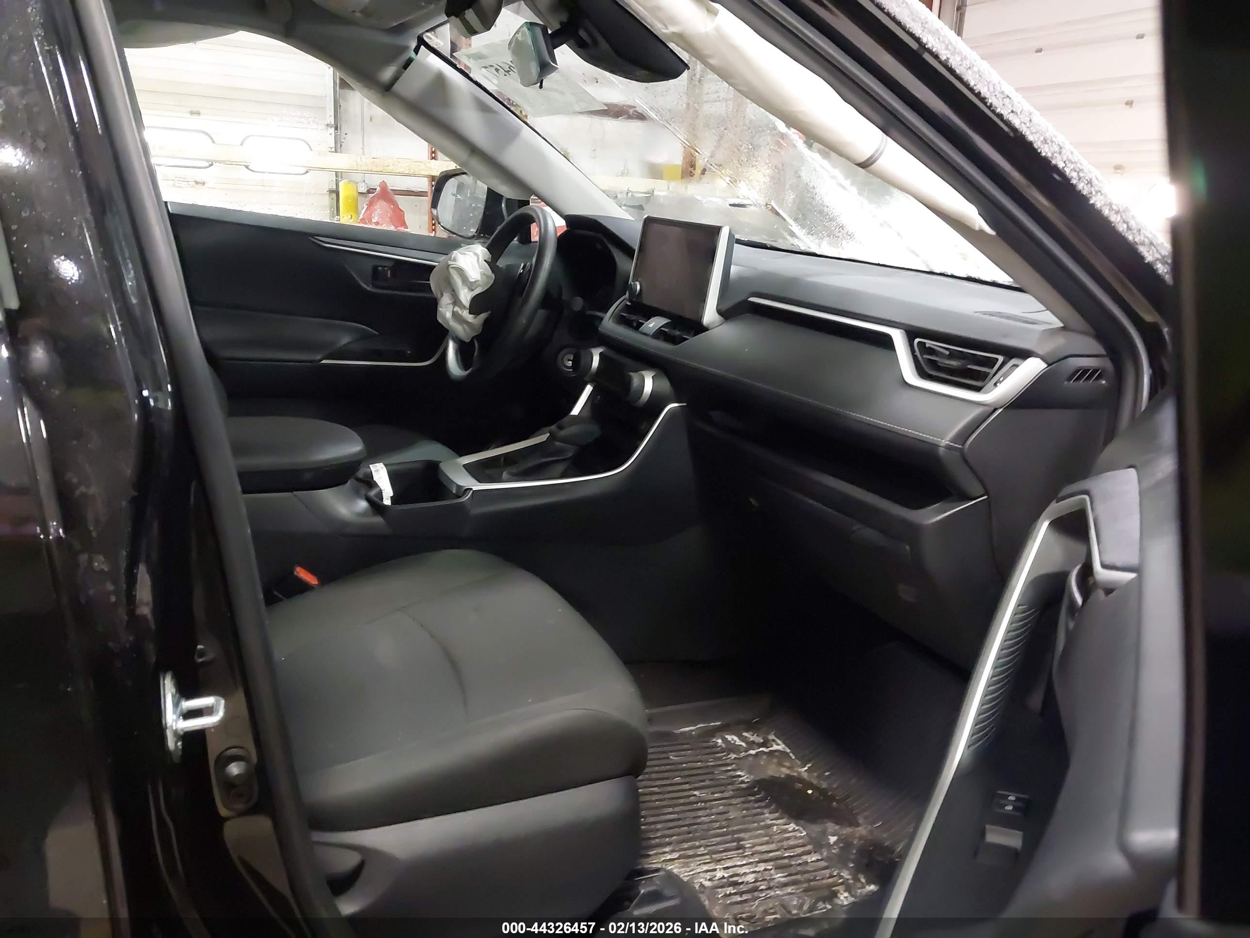 TOYOTA RAV4 image 5