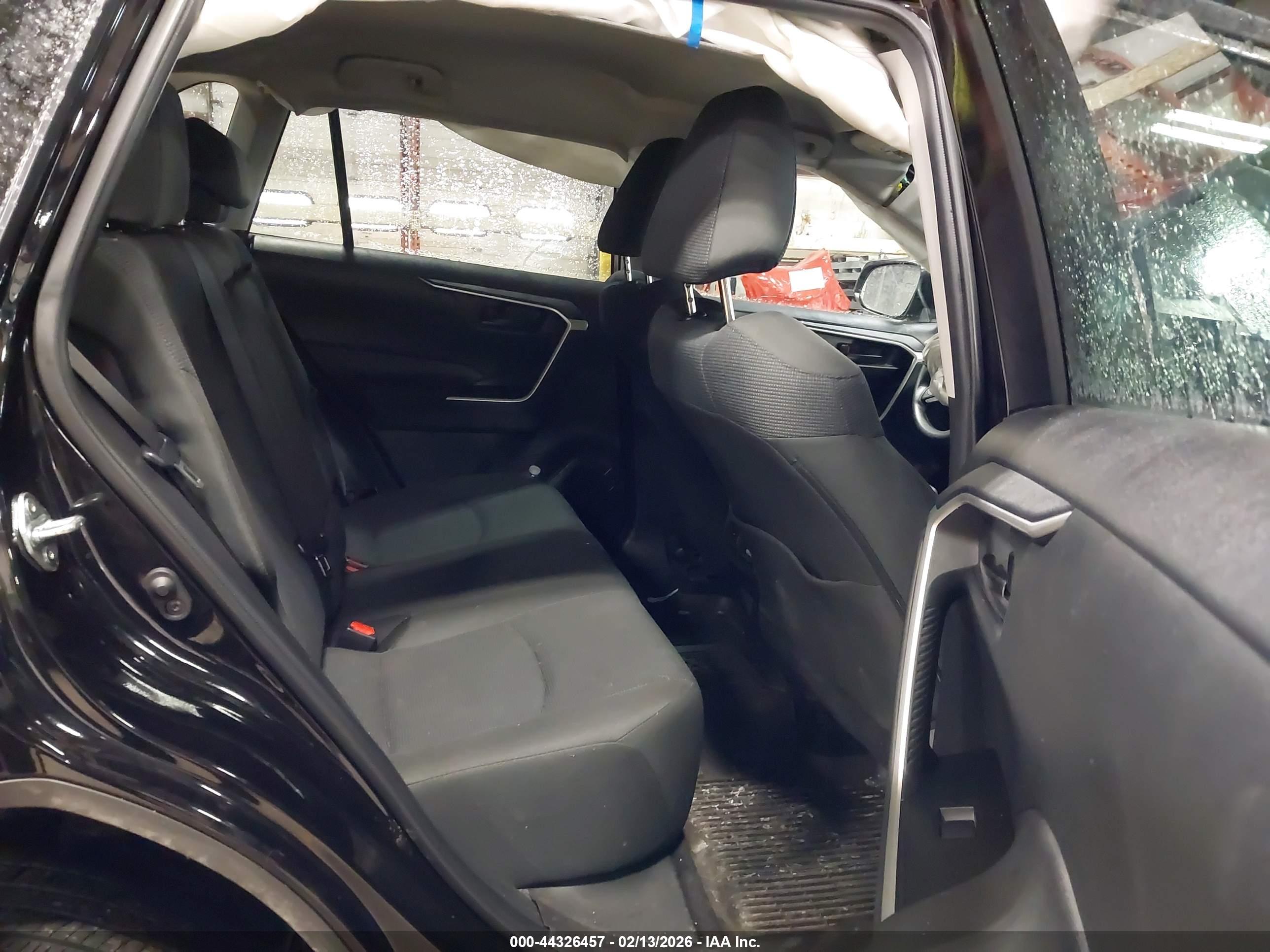 TOYOTA RAV4 image 8