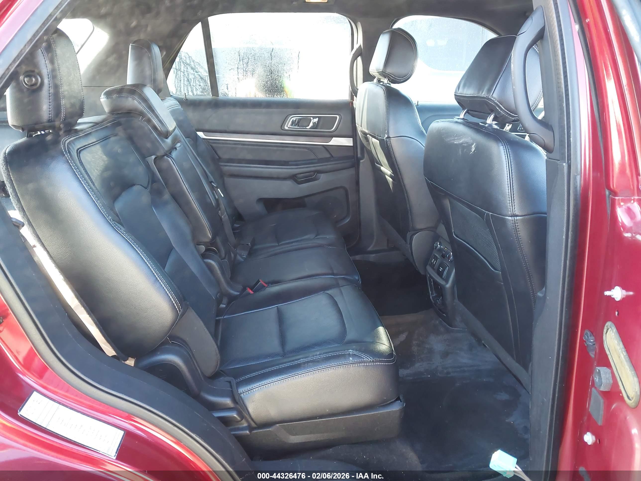 FORD EXPLORER image 8