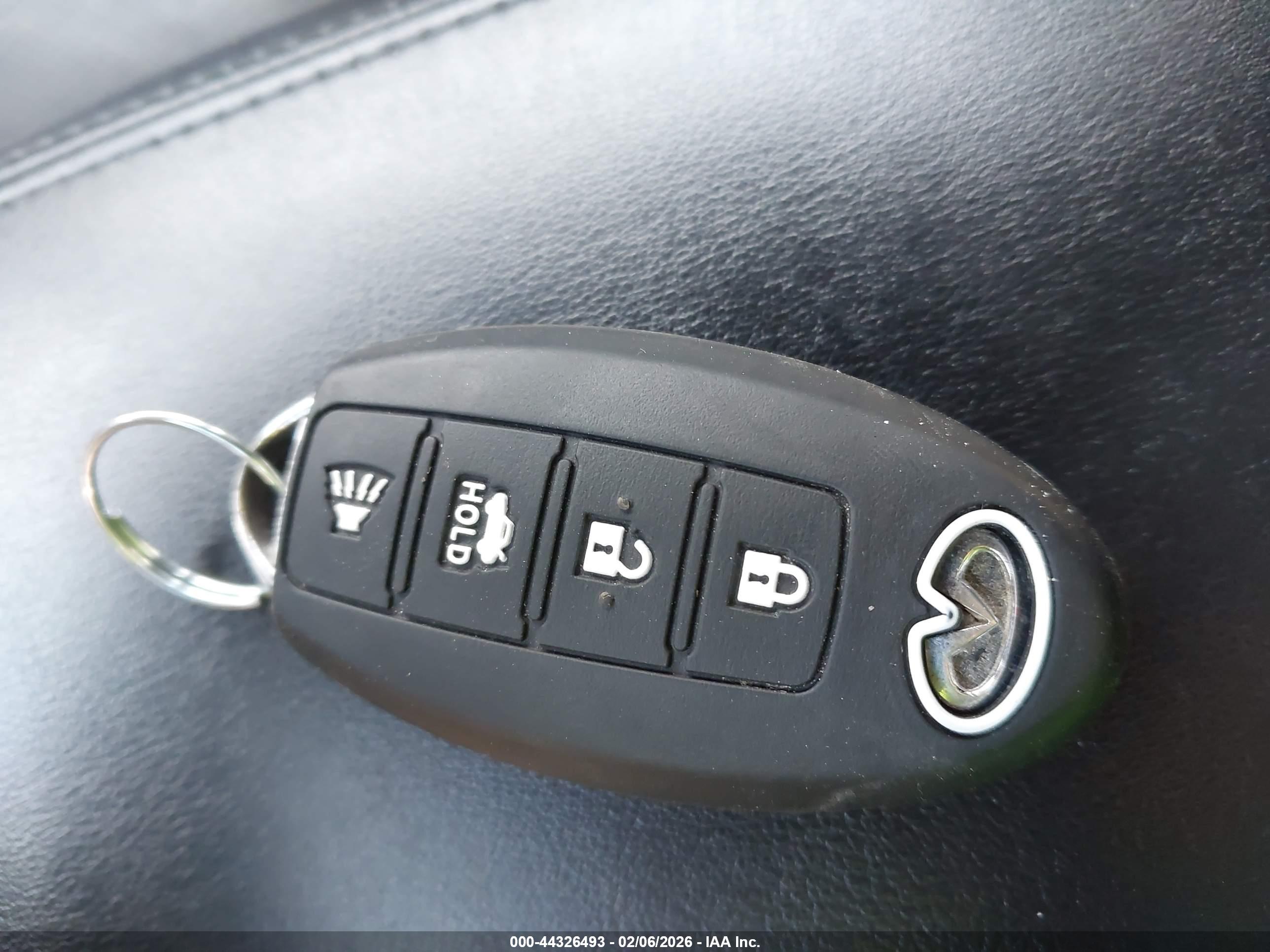 INFINITI Q40 image 11