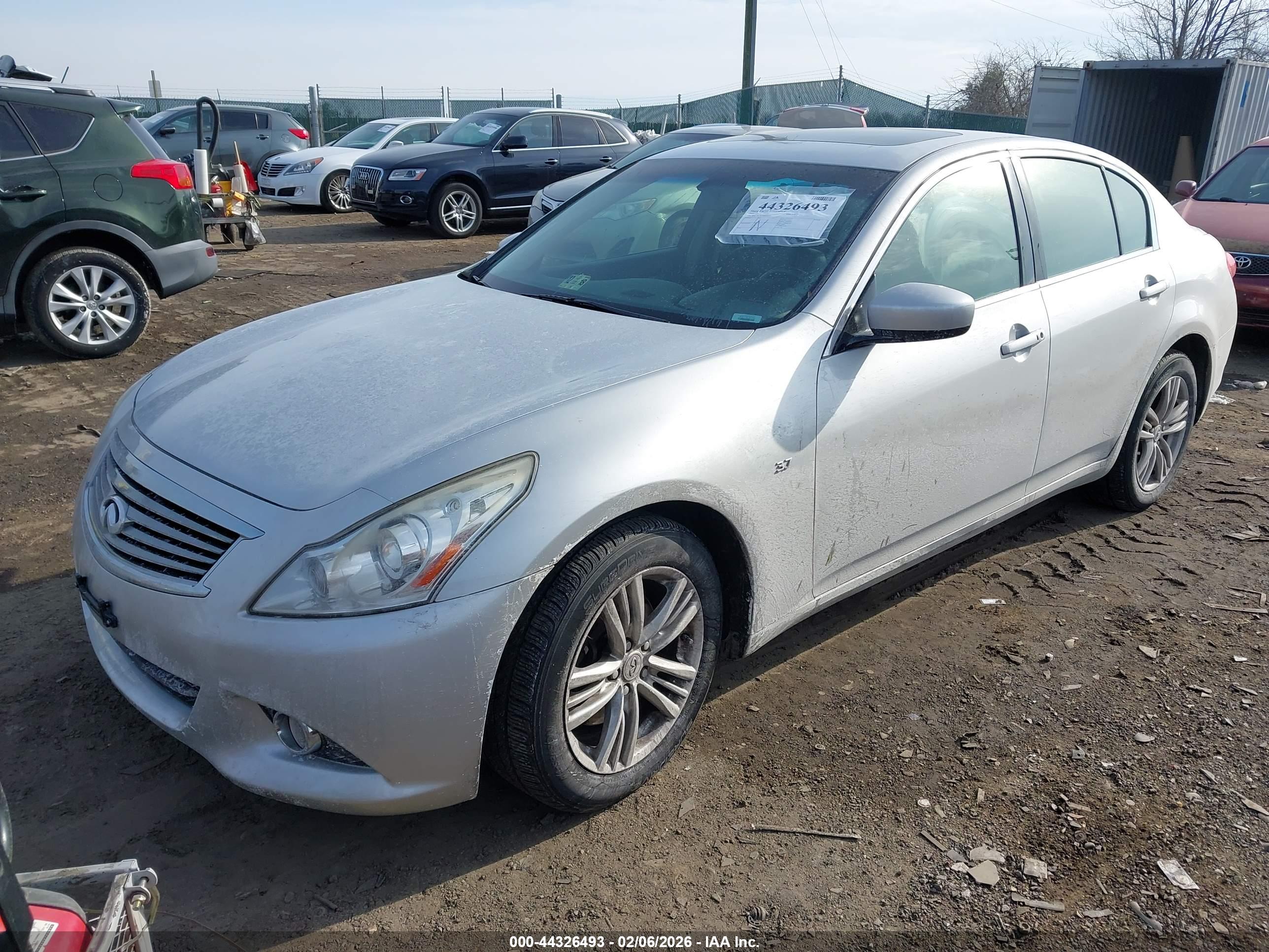 INFINITI Q40 image 2