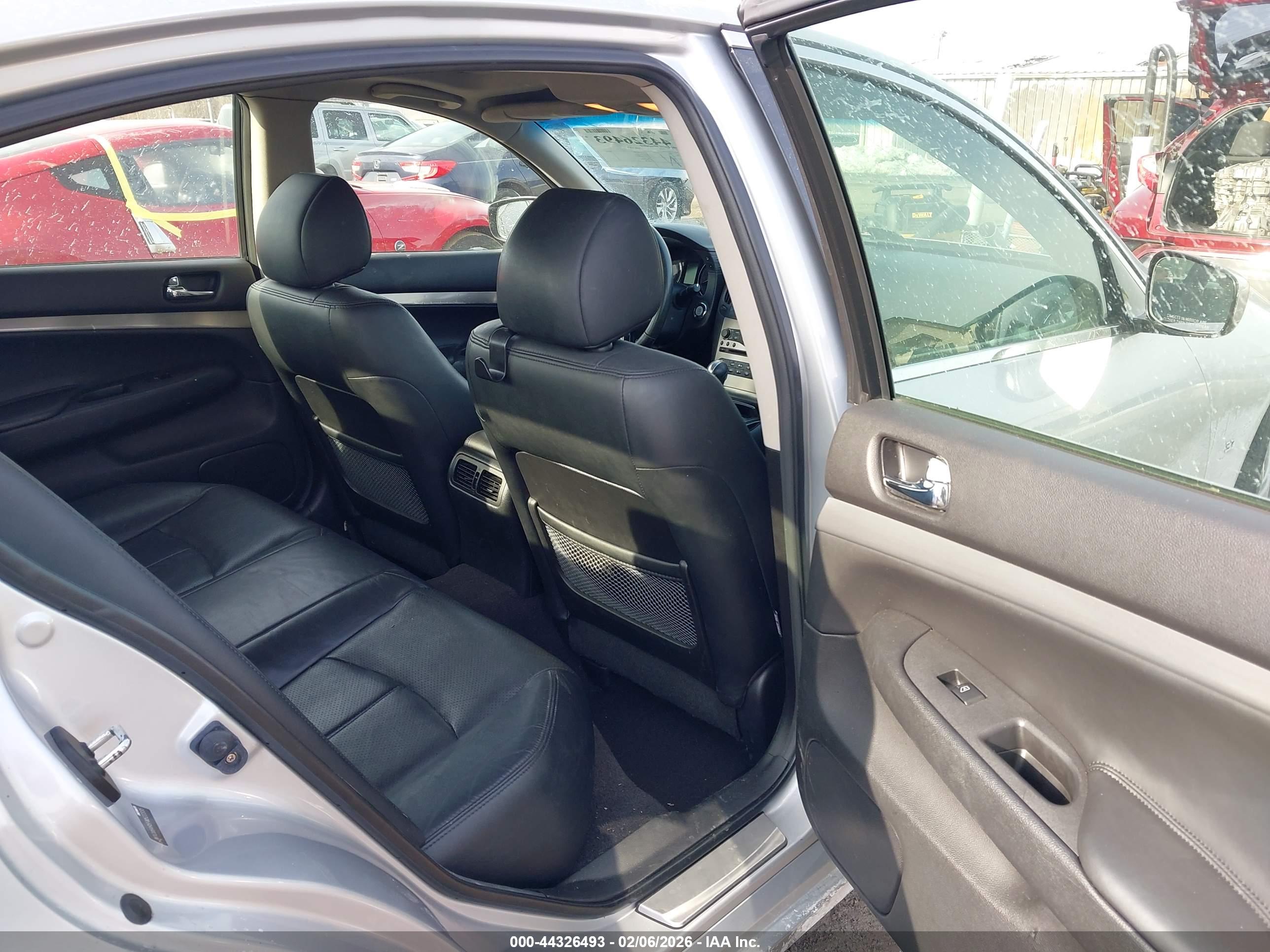 INFINITI Q40 image 8