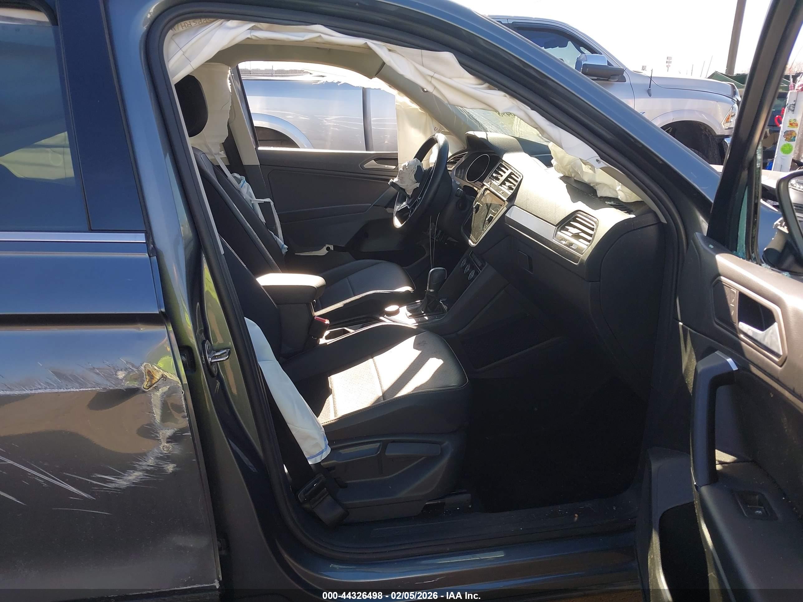 VOLKSWAGEN TIGUAN image 5