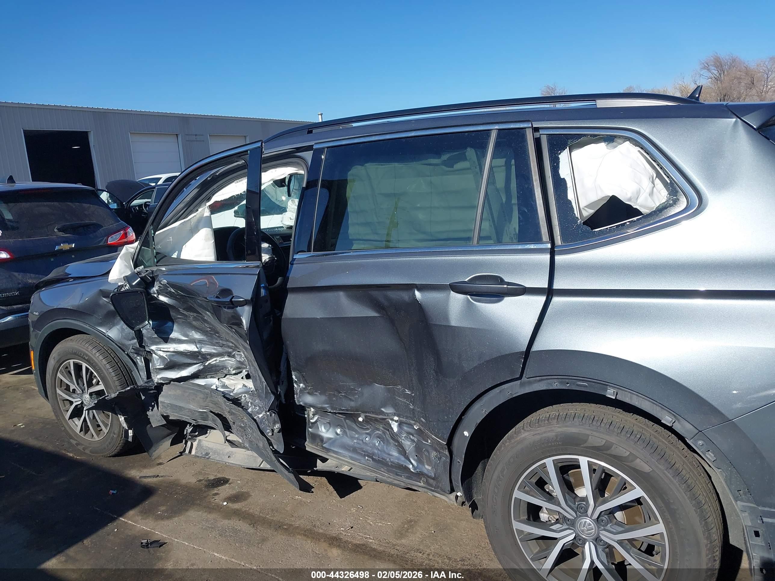 VOLKSWAGEN TIGUAN image 6