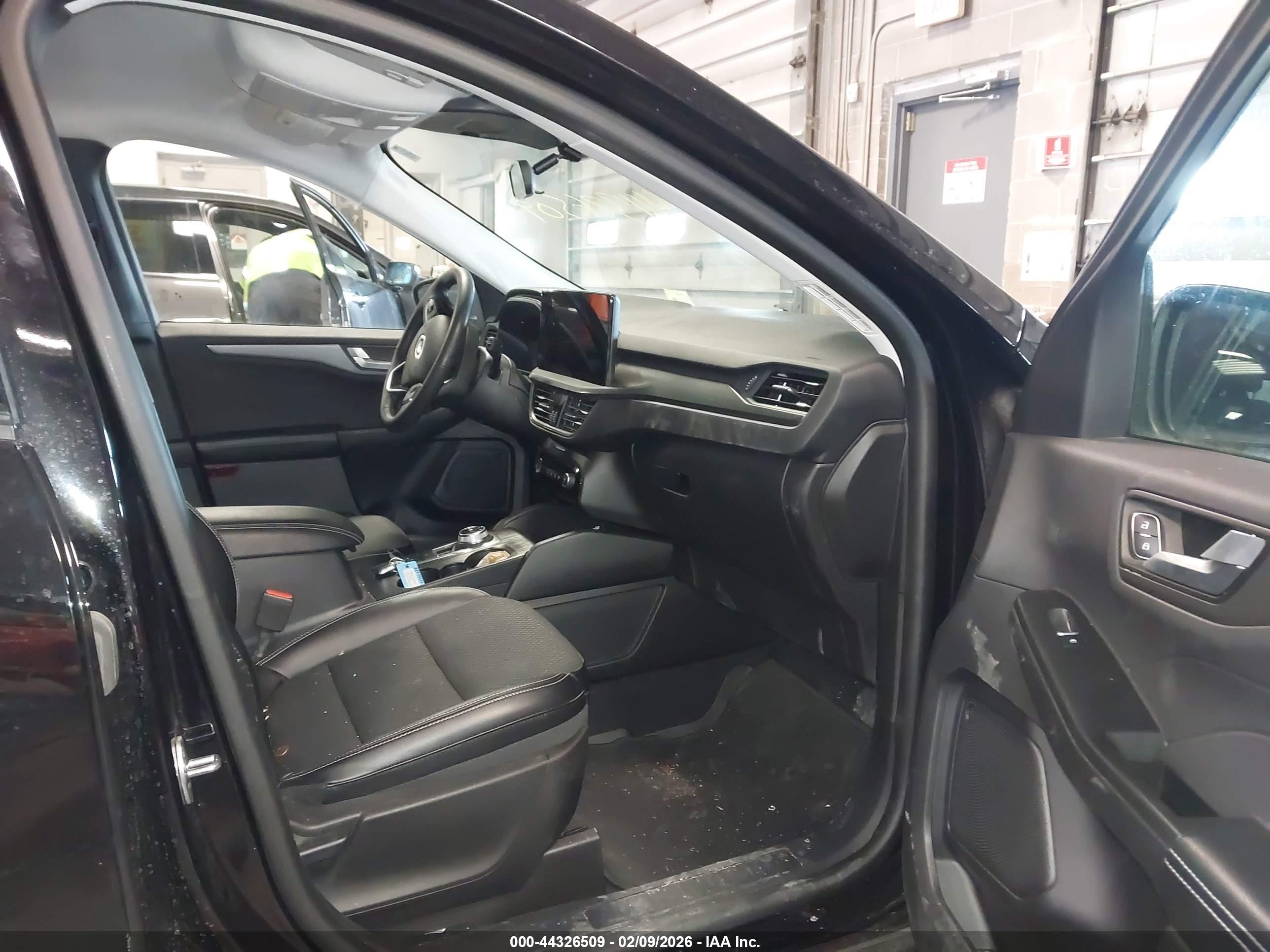 FORD ESCAPE image 5