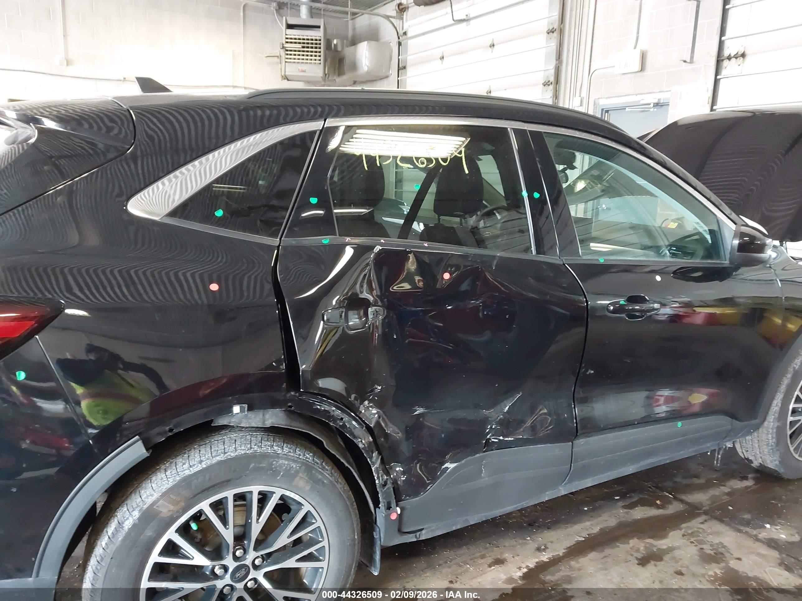 FORD ESCAPE image 6