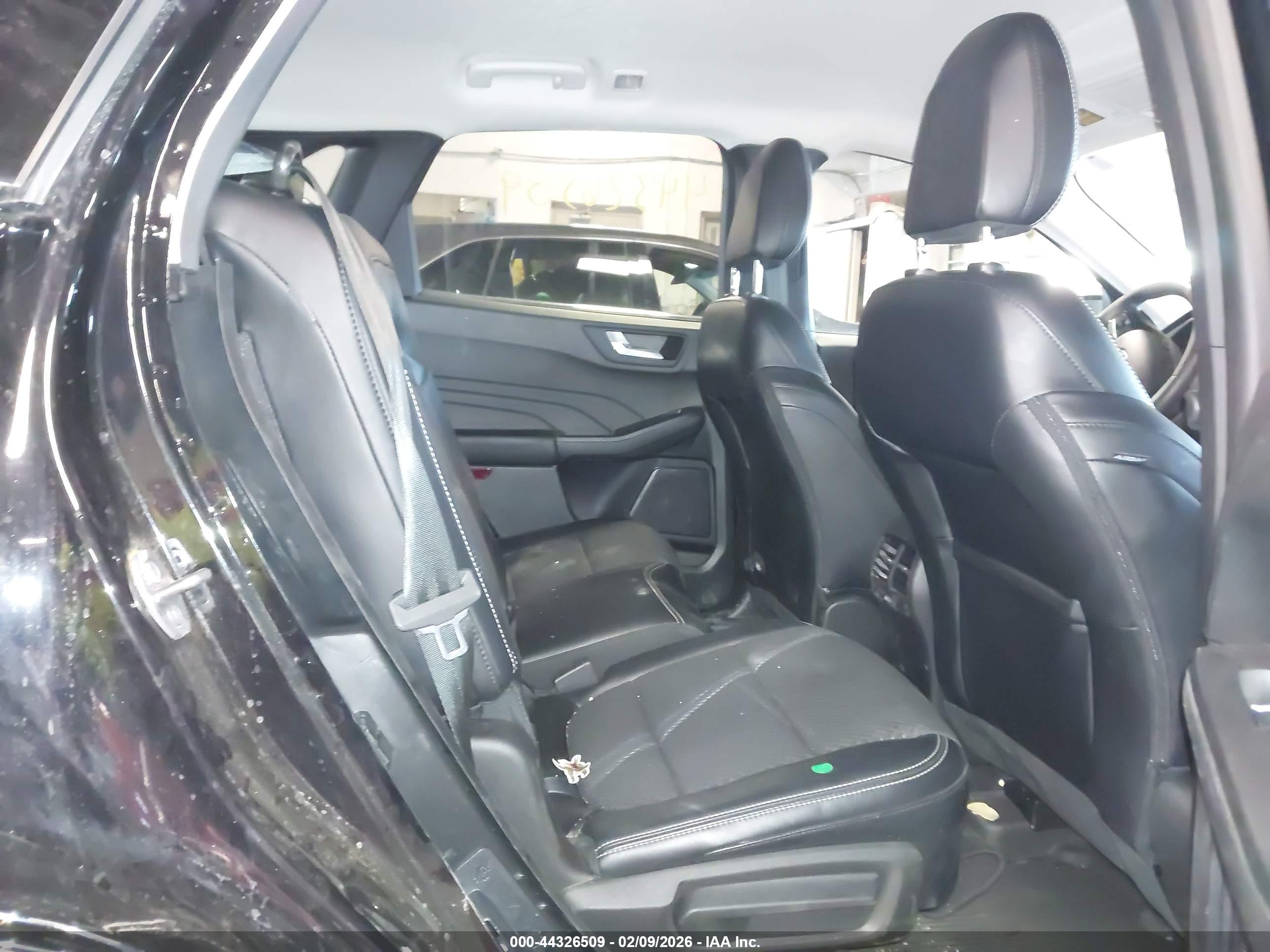 FORD ESCAPE image 8